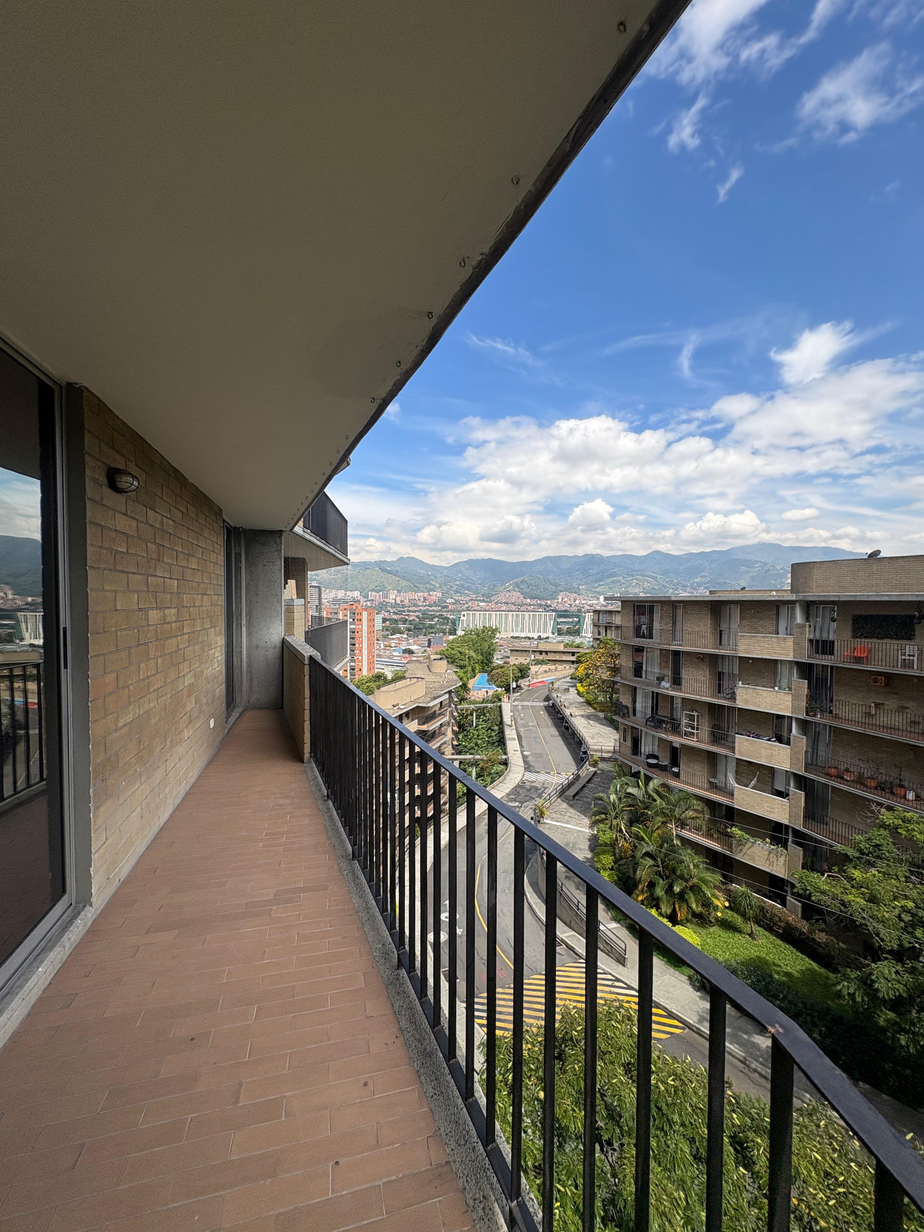 ARRIENDO APARTAMENTO, AV PALMAS