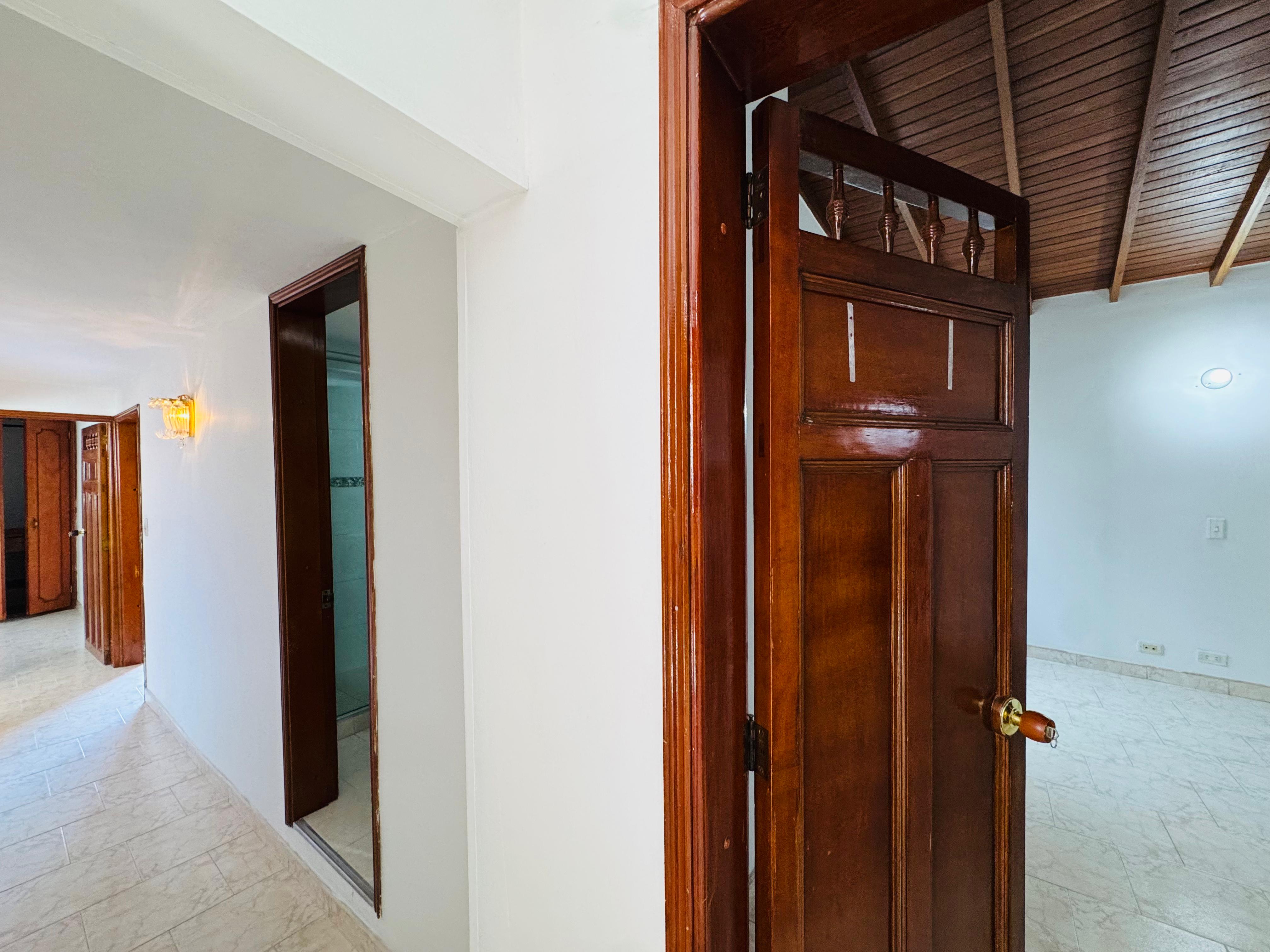 ARRIENDO CASA PARA VIVIENDA O COMERCIAL - FLORIA NUEVA