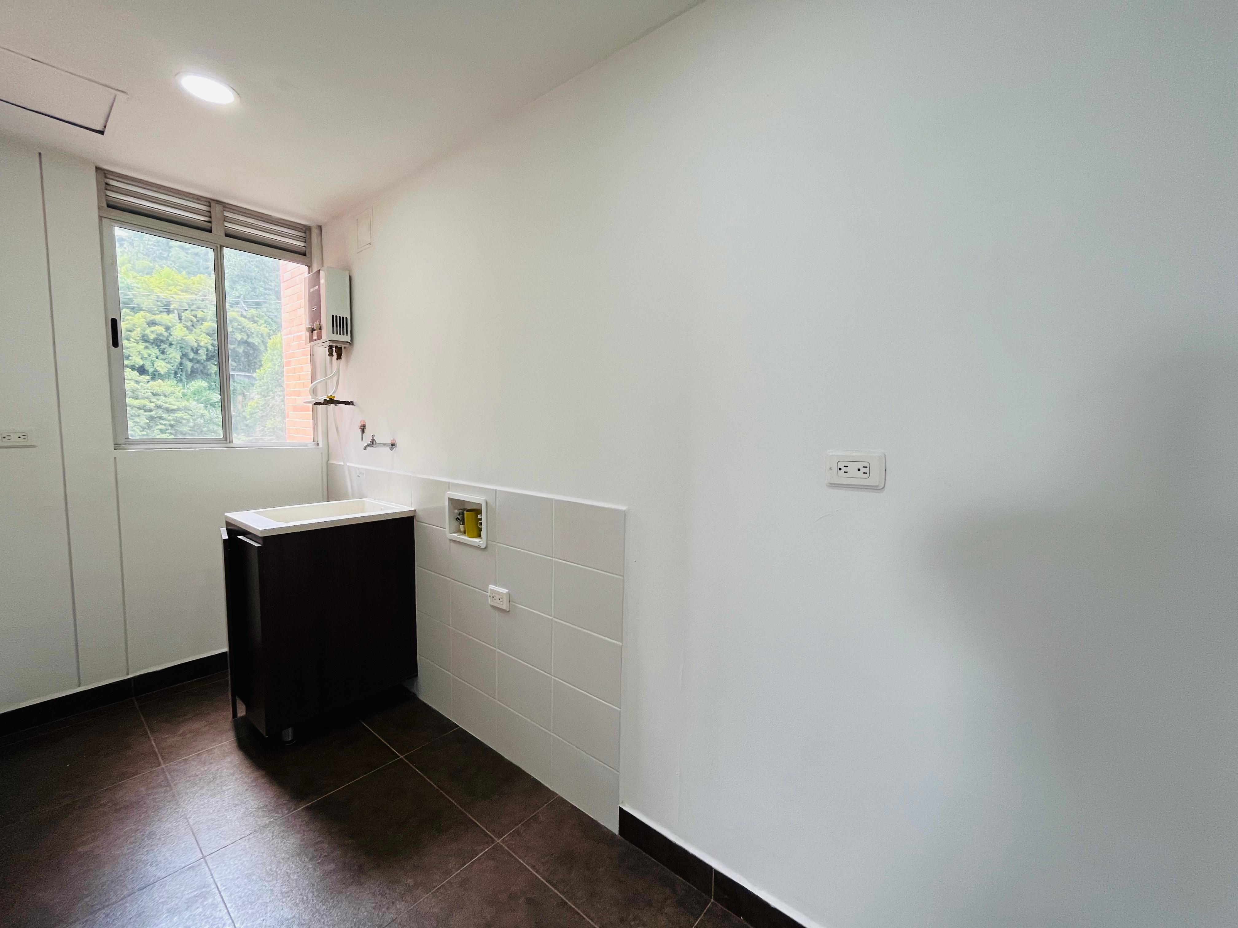 ARRIENDO APARTAMENTO - ENVIGADO LOMA DEL ESMERALDAL