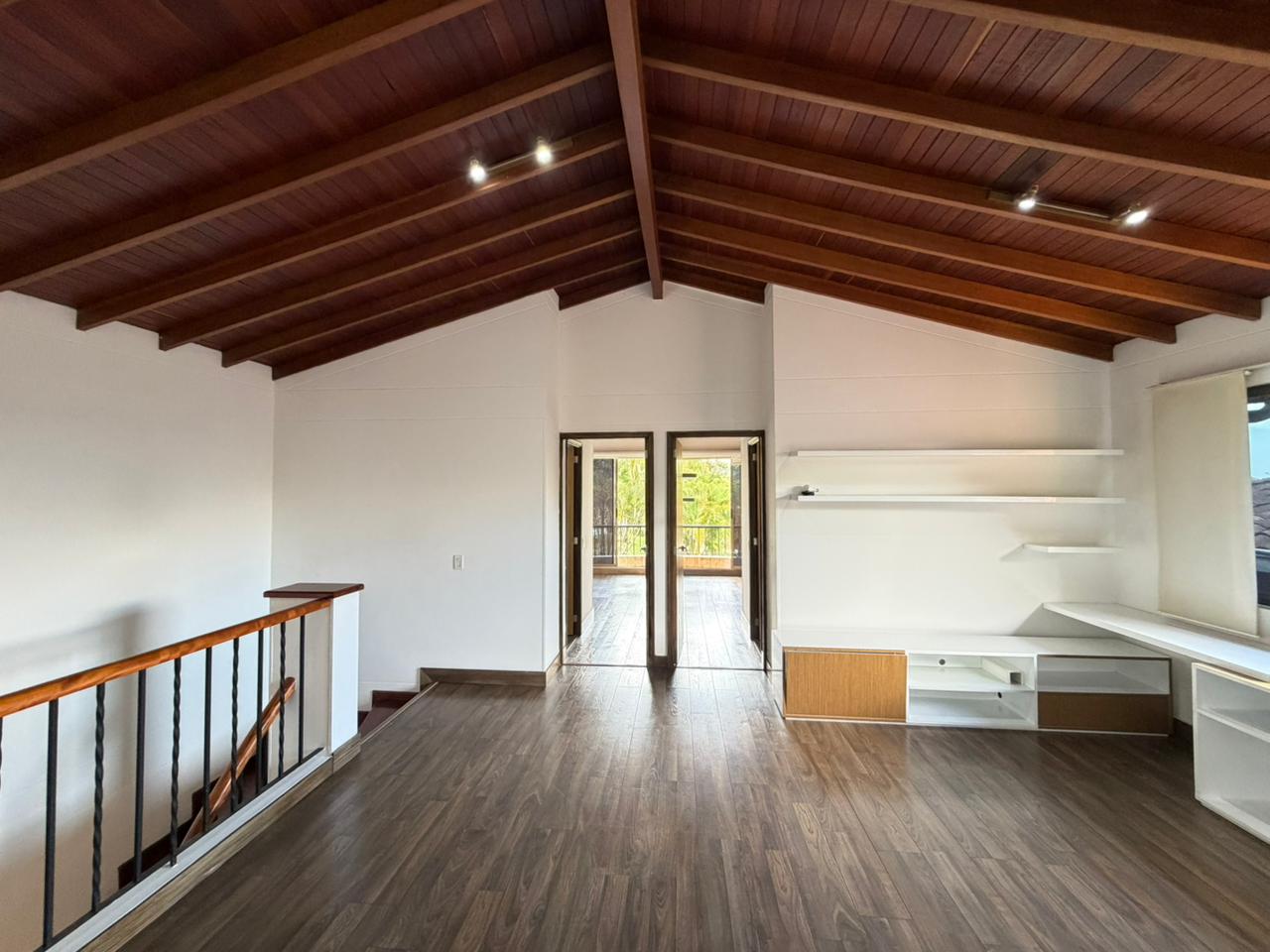 ARRIENDO CASA - ENVIGADO SECTOR INTERMEDIA