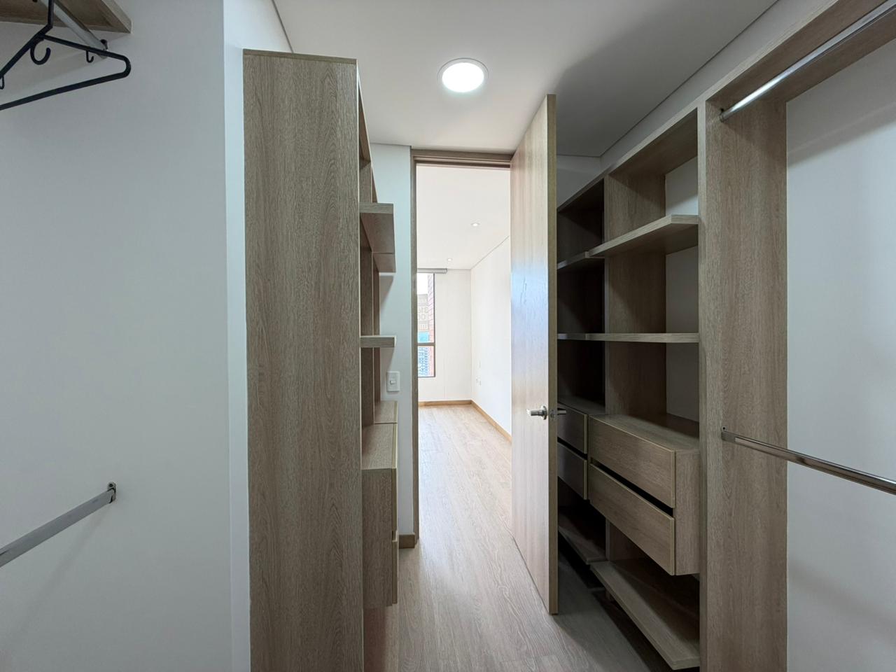 ARRIENDO APARTAESTUDIO - POBLADO SECTOR LINARES