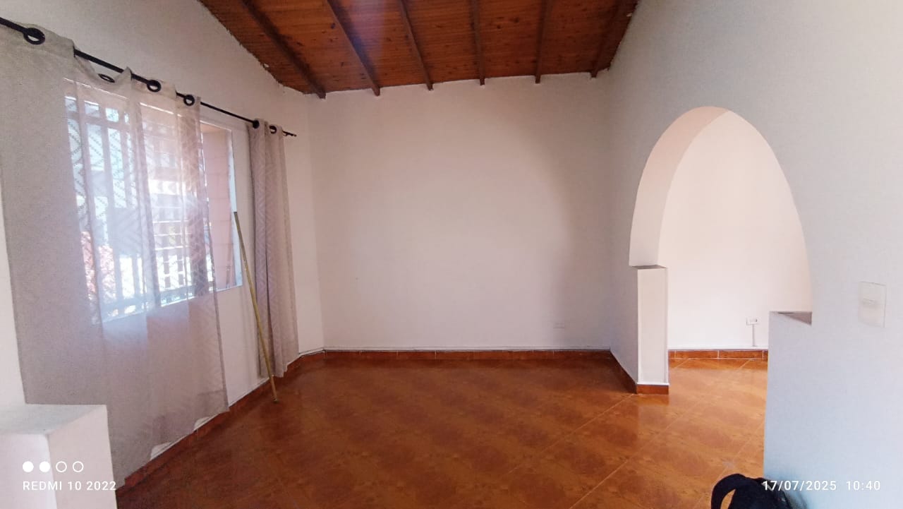 ARRIENDO CASA INDEPENDIENTE - SANTA MONICA