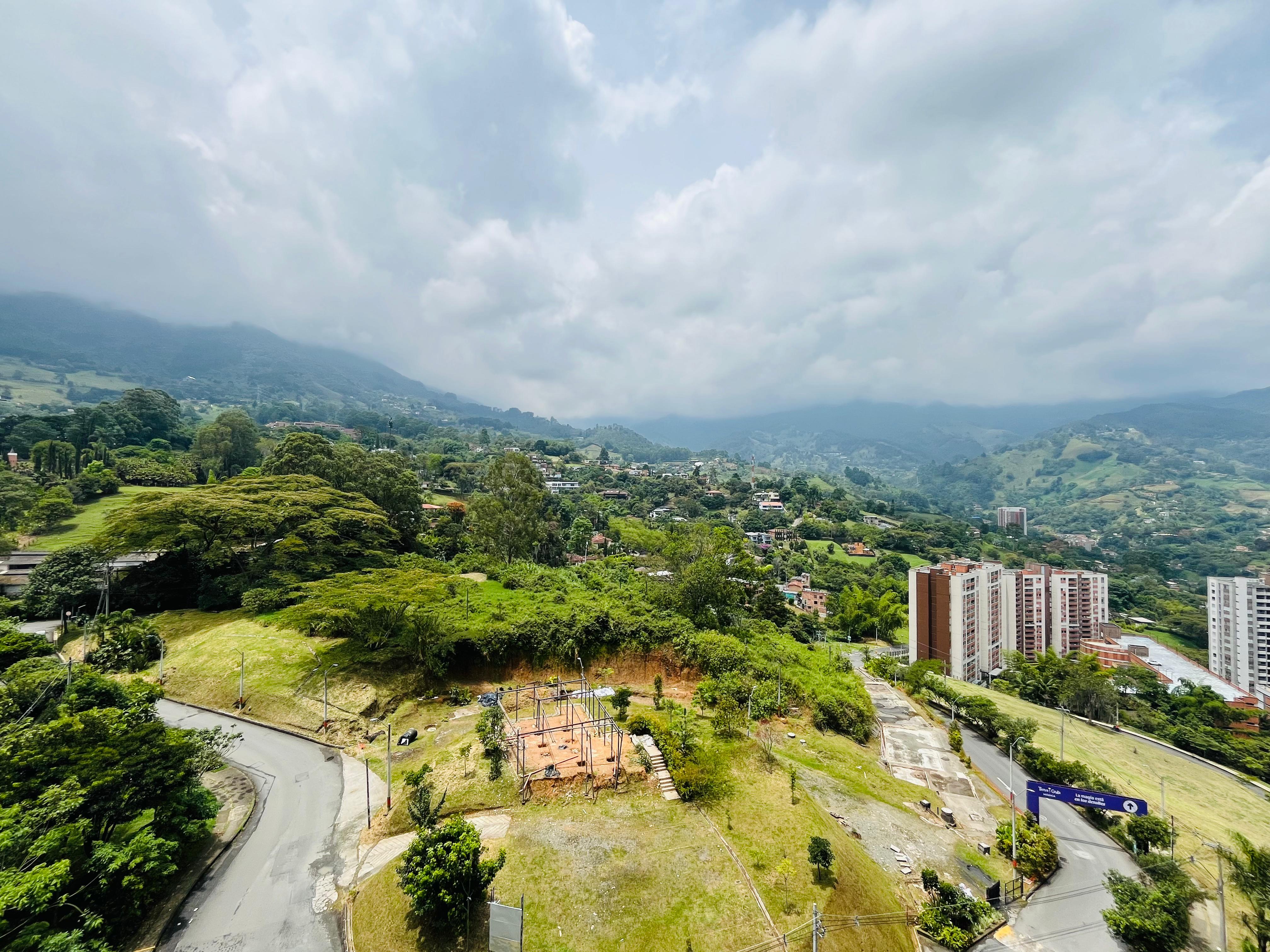 ARRIENDO APARTAMENTO - ENVIGADO LOMA DE LAS BRUJAS