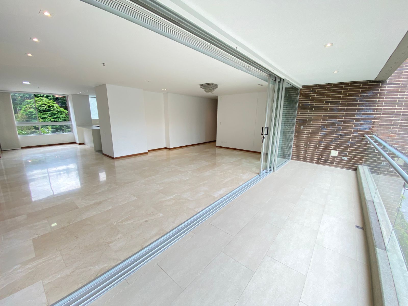 ARRIENDO APARTAMENTO - POBLADO SECTOR  EL TESORO