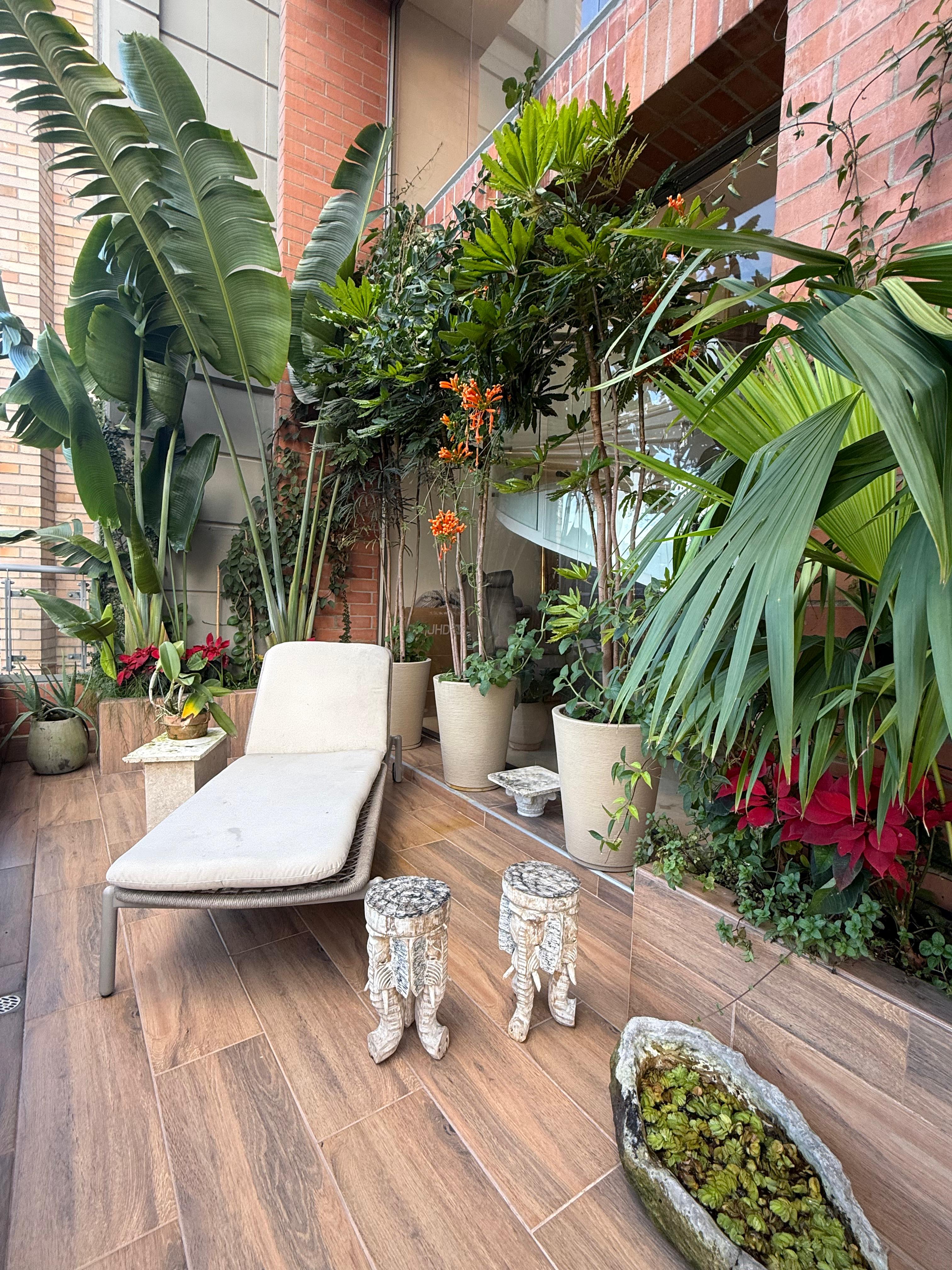 ARRIENDO PENTHOUSE AMOBLADO - POBLADO SECTOR EL TESORO