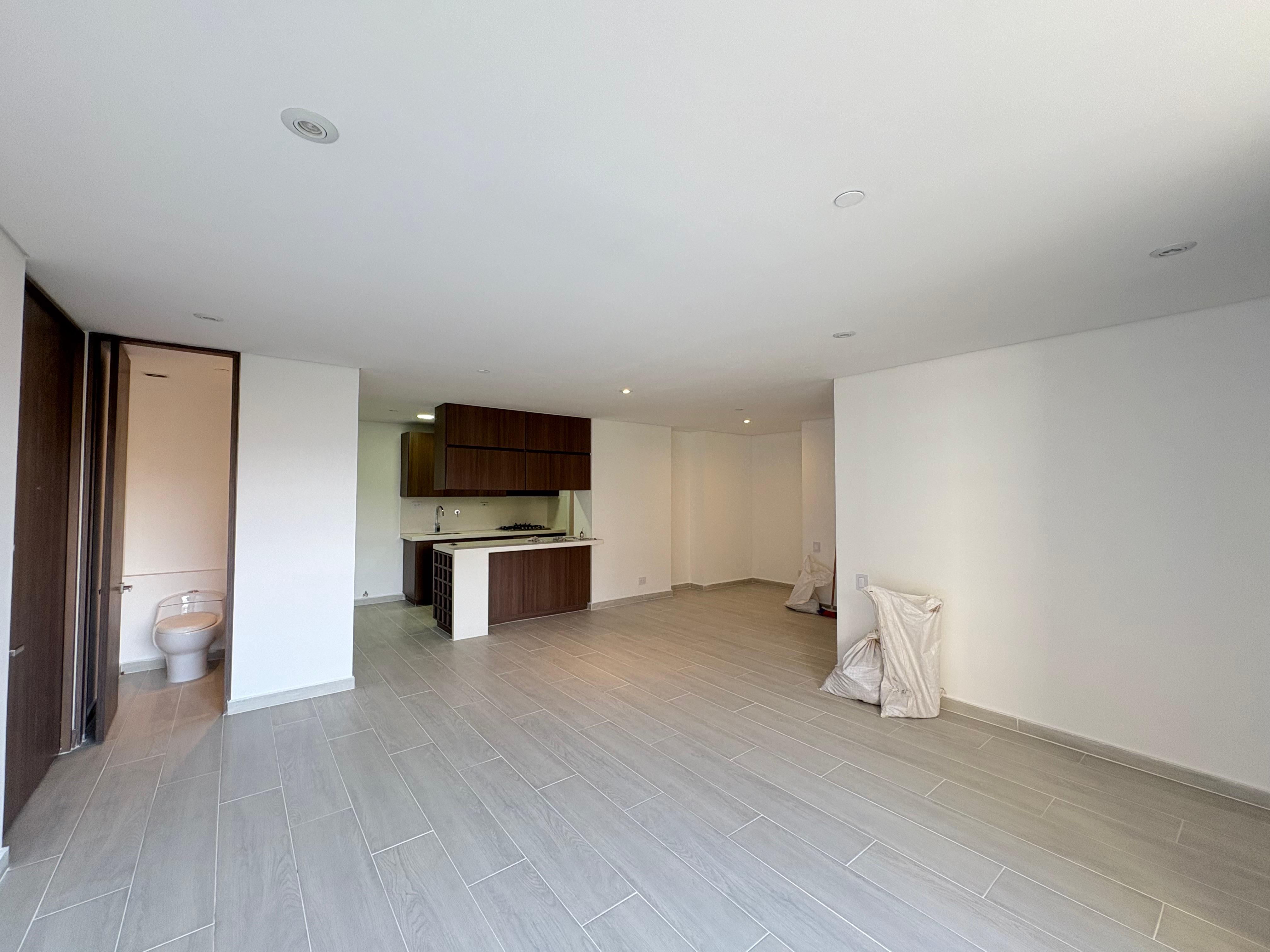 ARRIENDO APARTAMENTO, POBLADO CASTROPOL