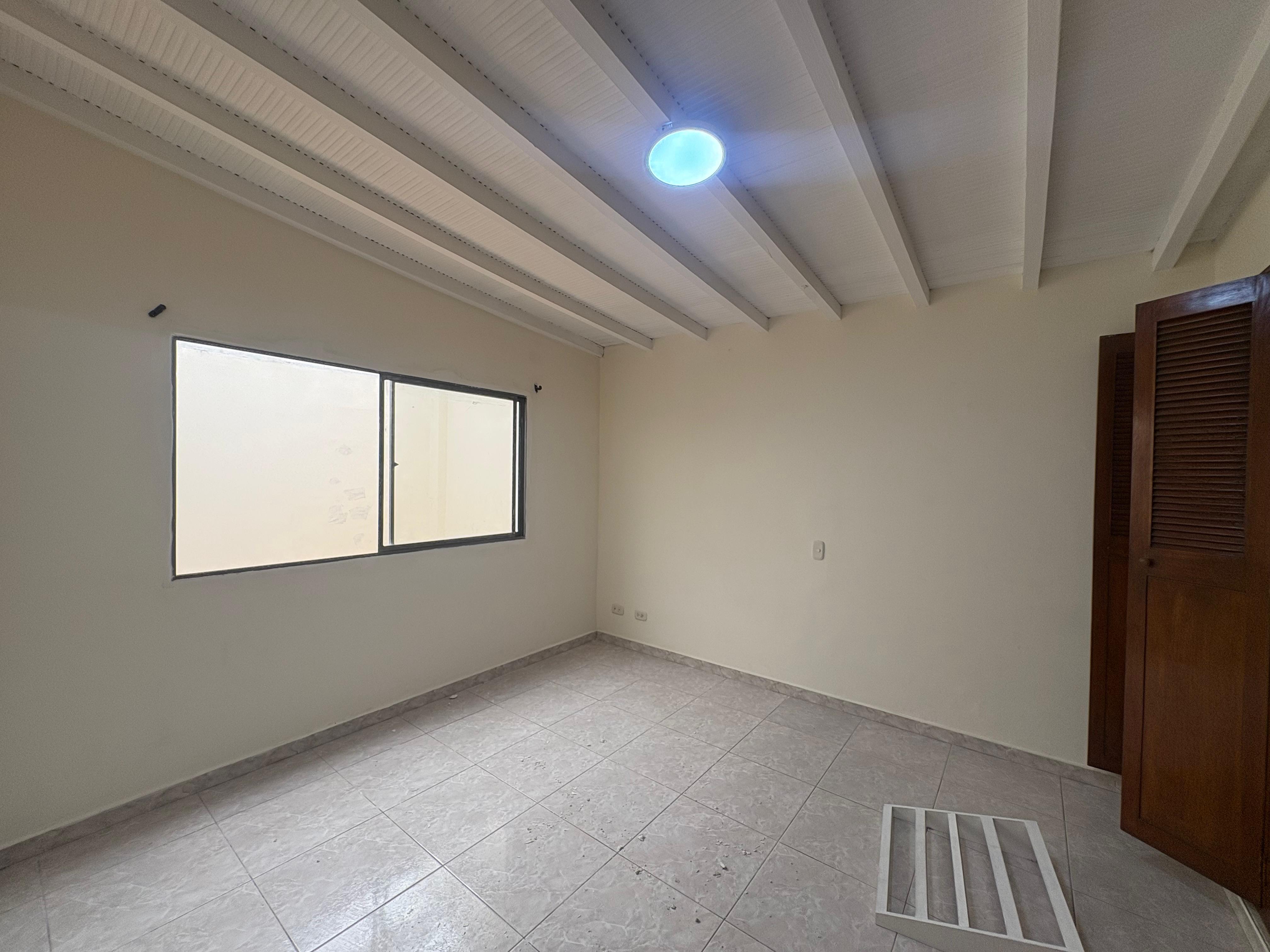 ARRIENDO CASA CASTELLANA