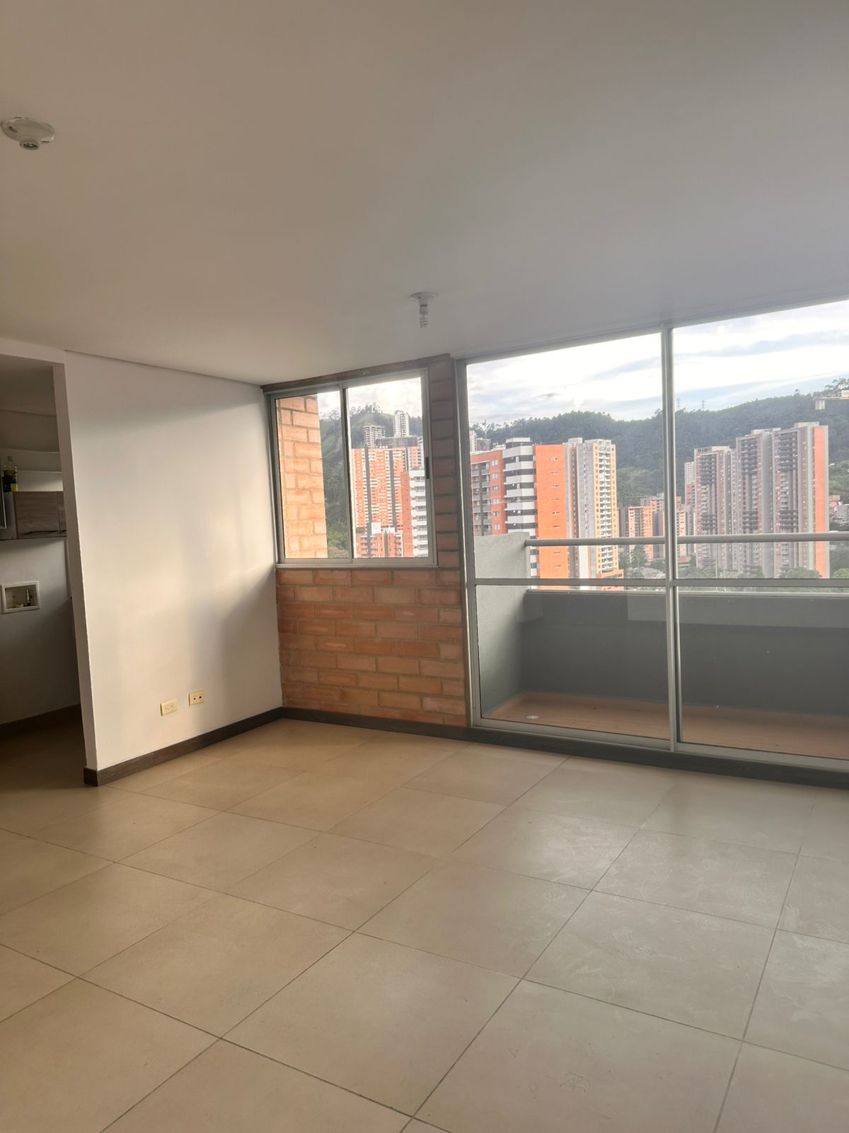 ARRIENDO APARTAMENTO - SABANETA AVES MARIAS PARTE BAJA