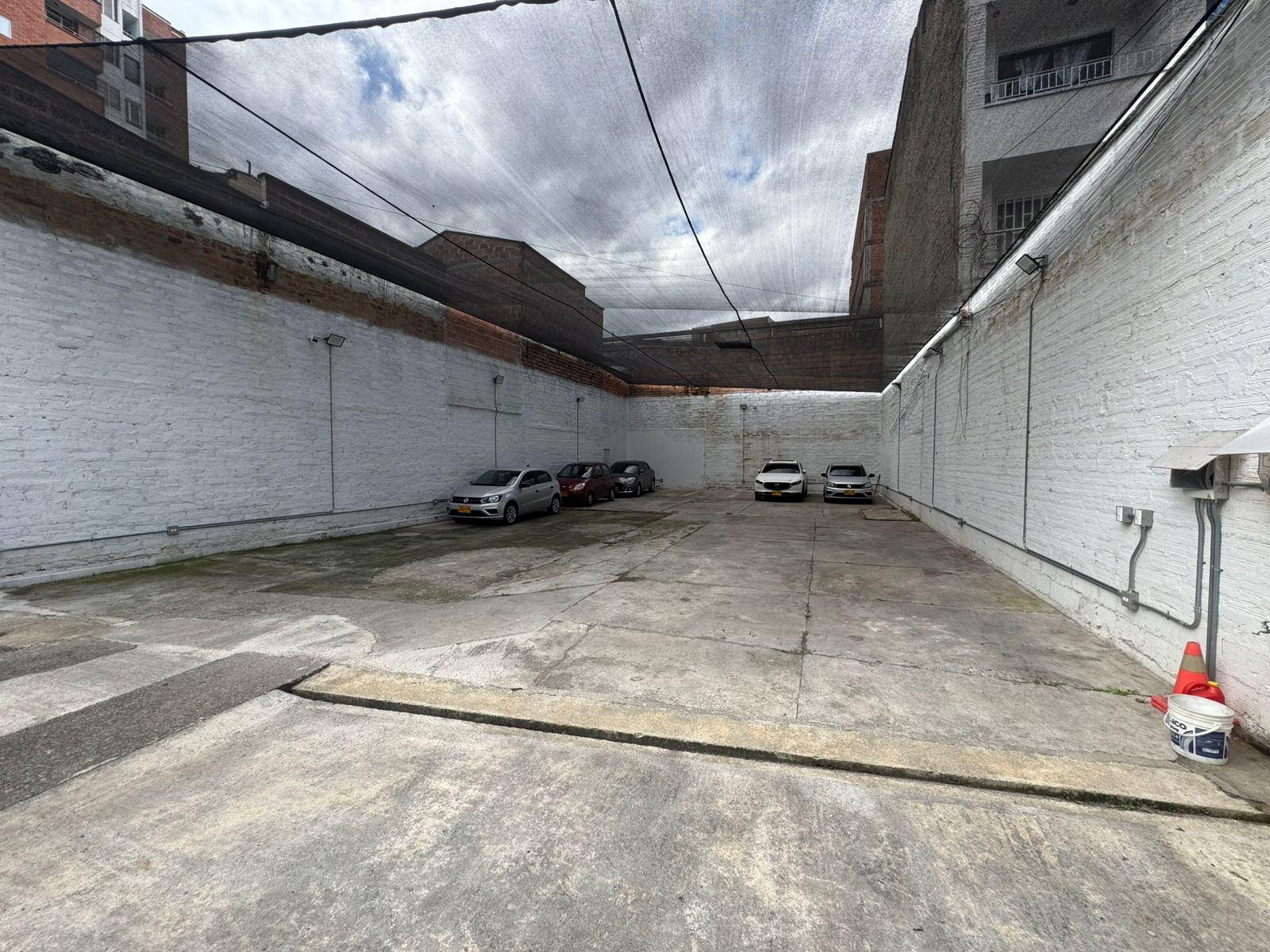 ARRIENDO PARQUEADERO -  SECTOR SAN JOAQUIN