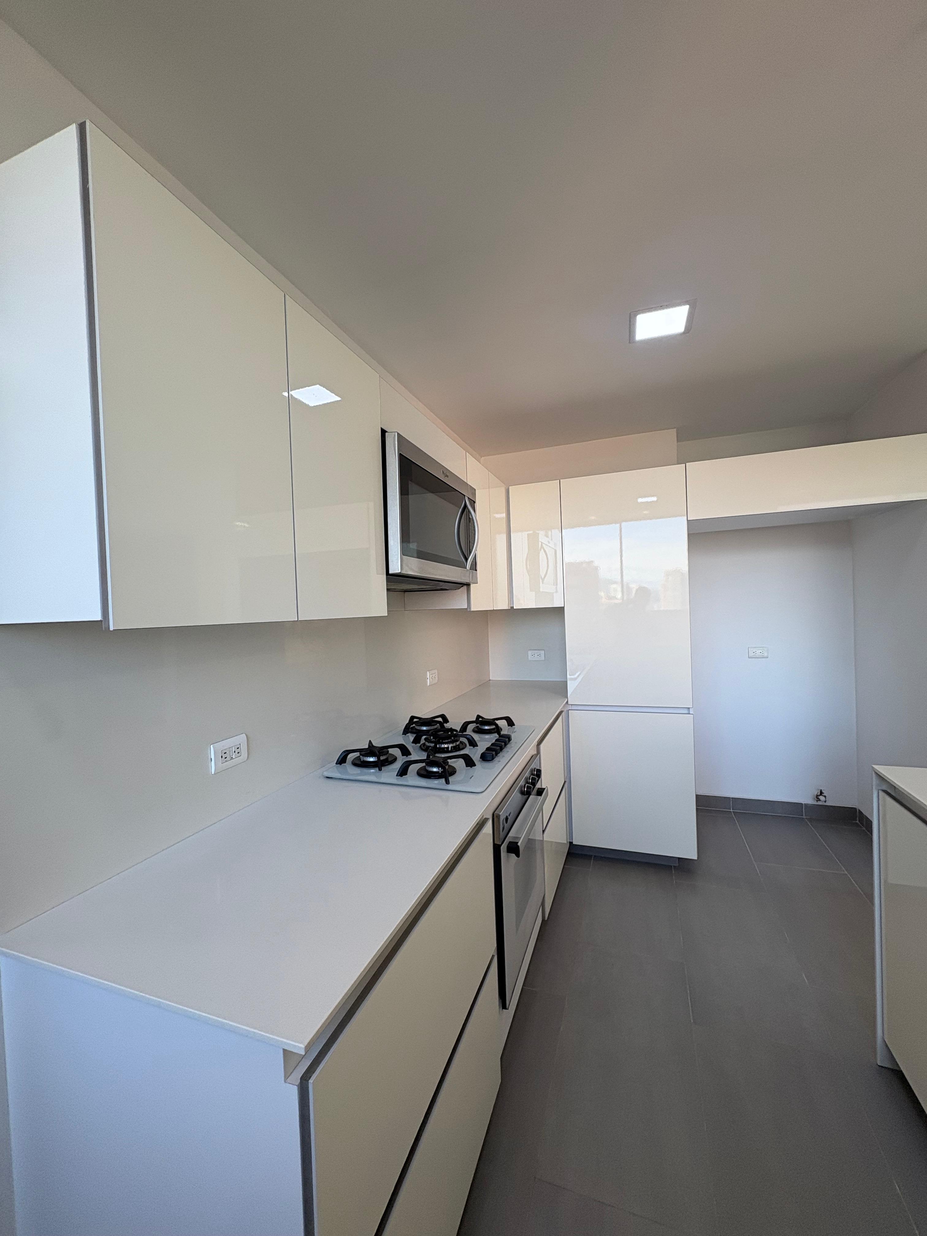 ARRIENDO APARTAMENTO, POBLADO TESORO