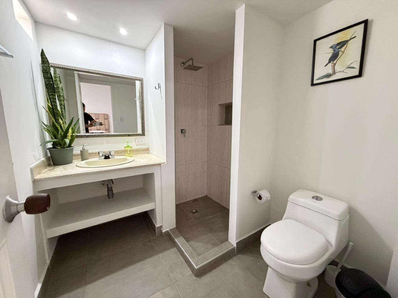 ARRIENDO CASA AMOBLADA O DESOCUPADA - LAURELES