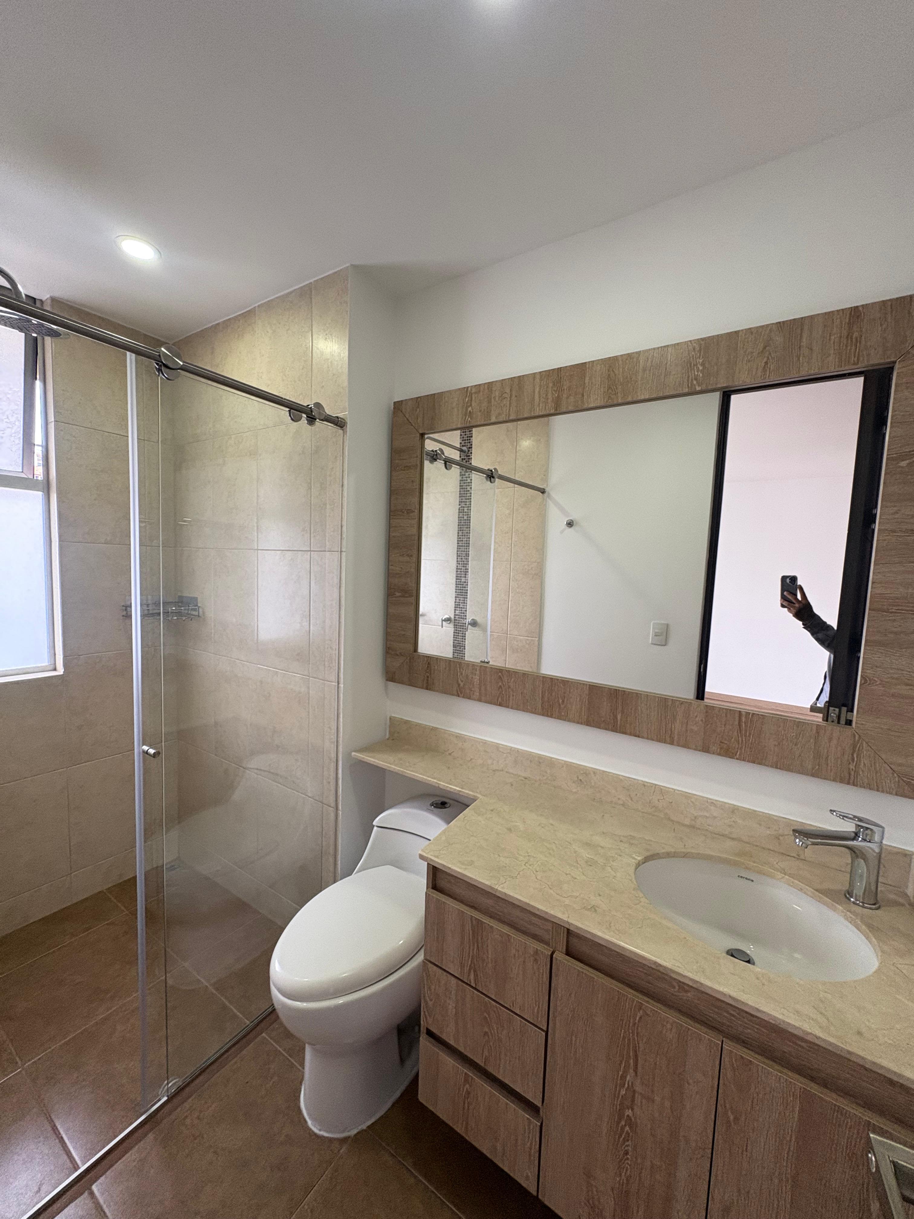 ARRIENDO APARTAMENTO  - POBLADO CASTROPOL