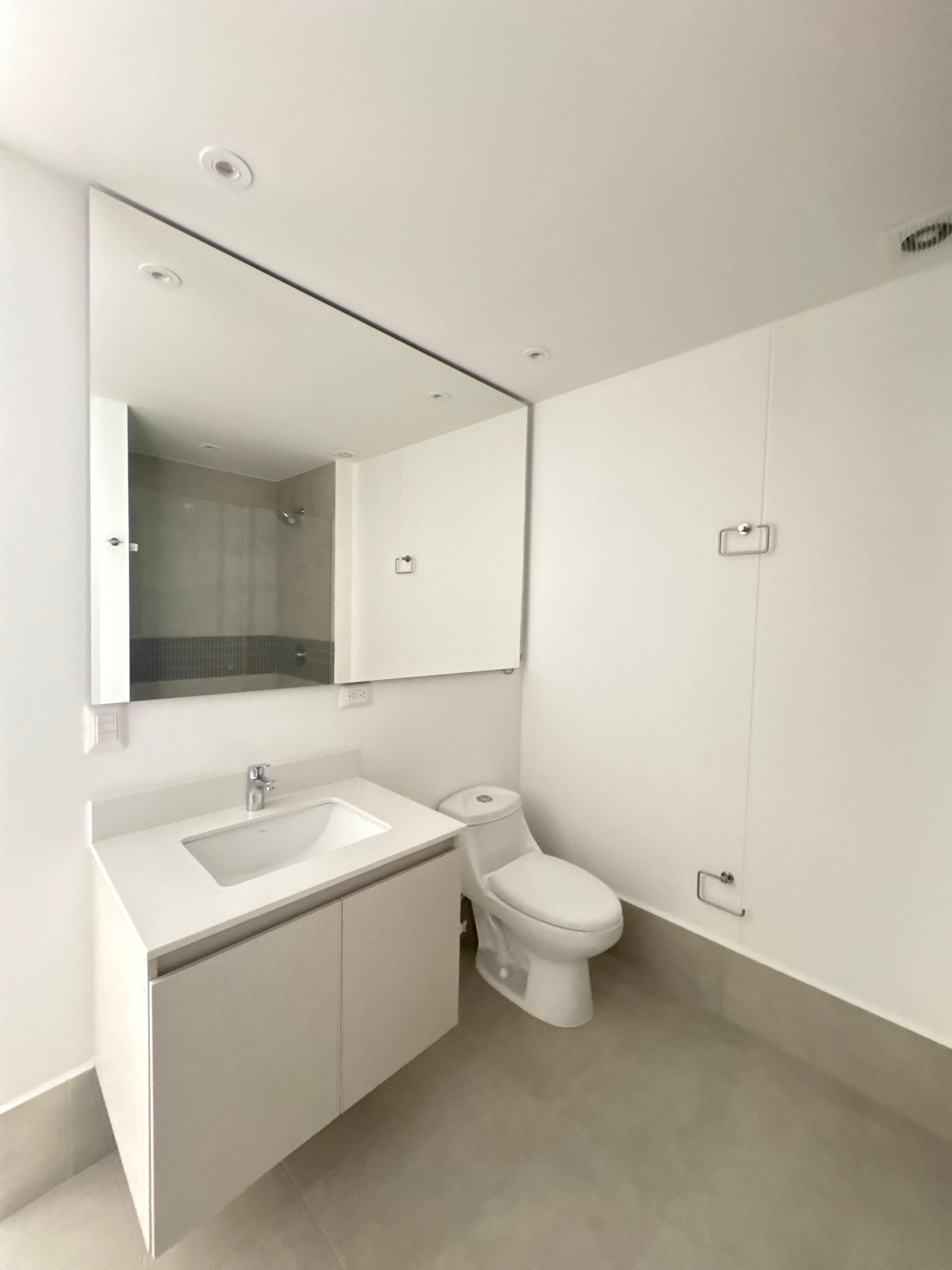 ARRIENDO APARTAMENTO, POBLADO CASTROPOL