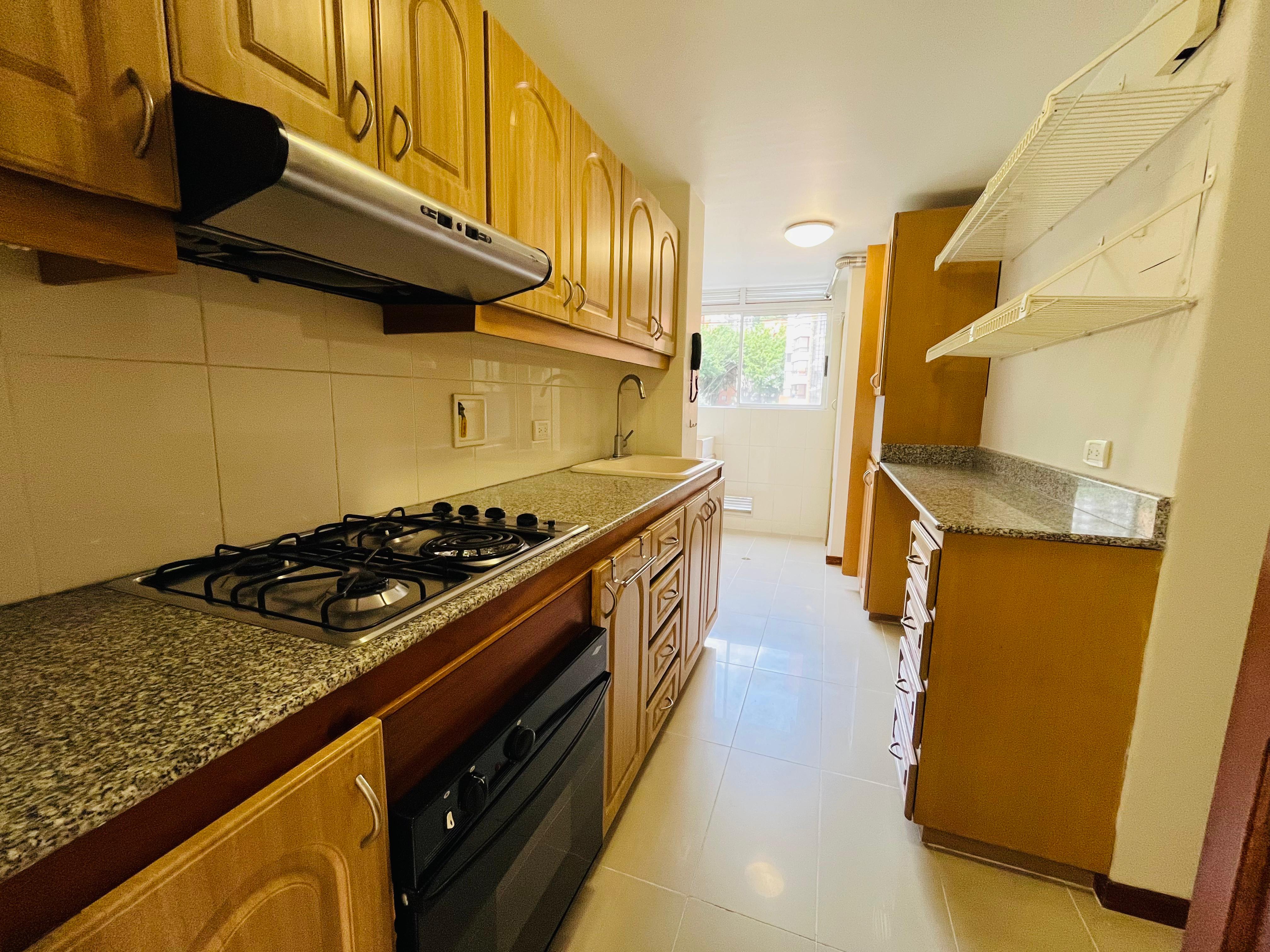 ARRIENDO APARTAMENTO - POBLADO SECTOR INFERIOR CON LOS BALSOS