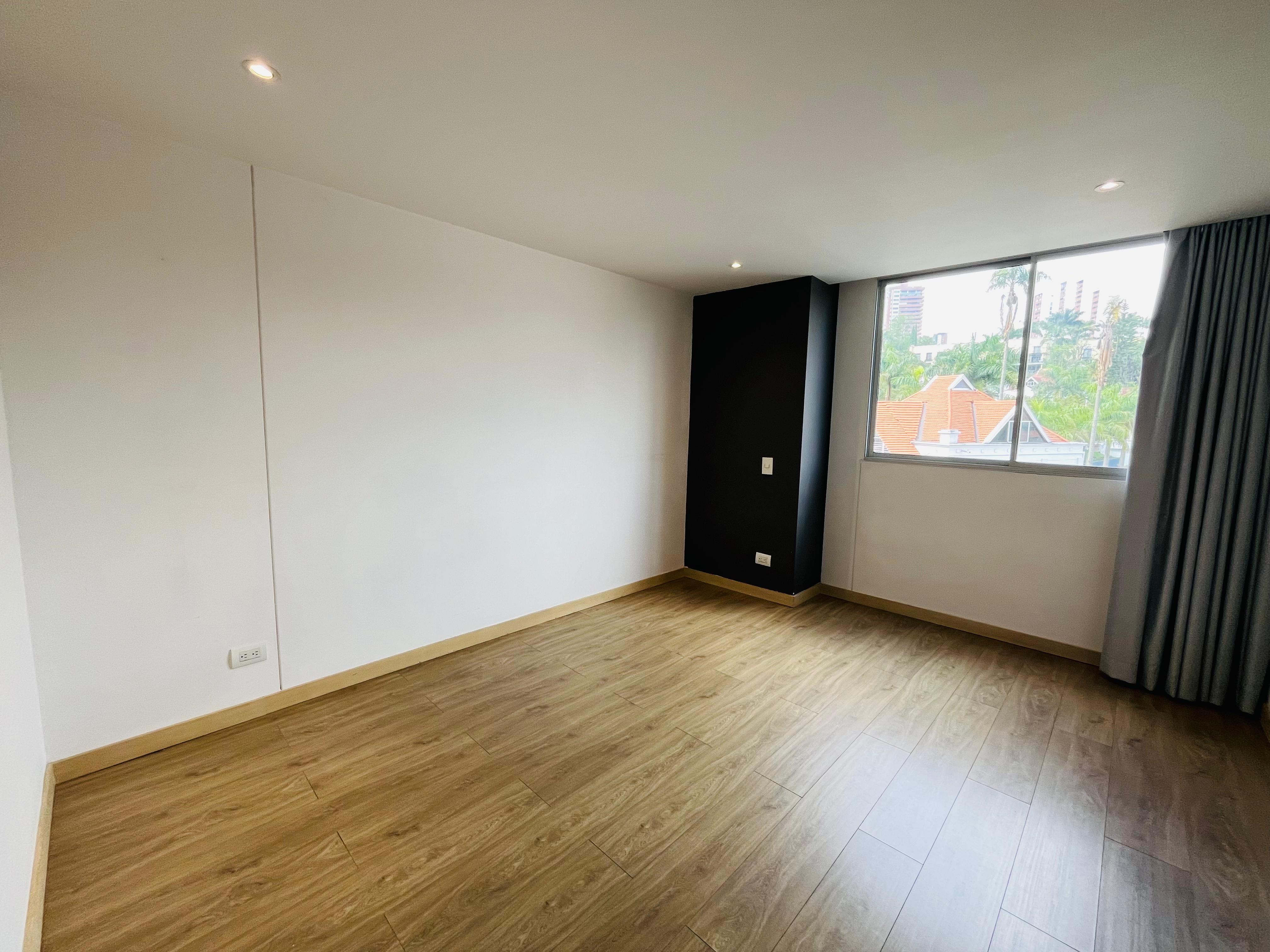 ARRIENDO APARTAMENTO - POBLADO TESORO