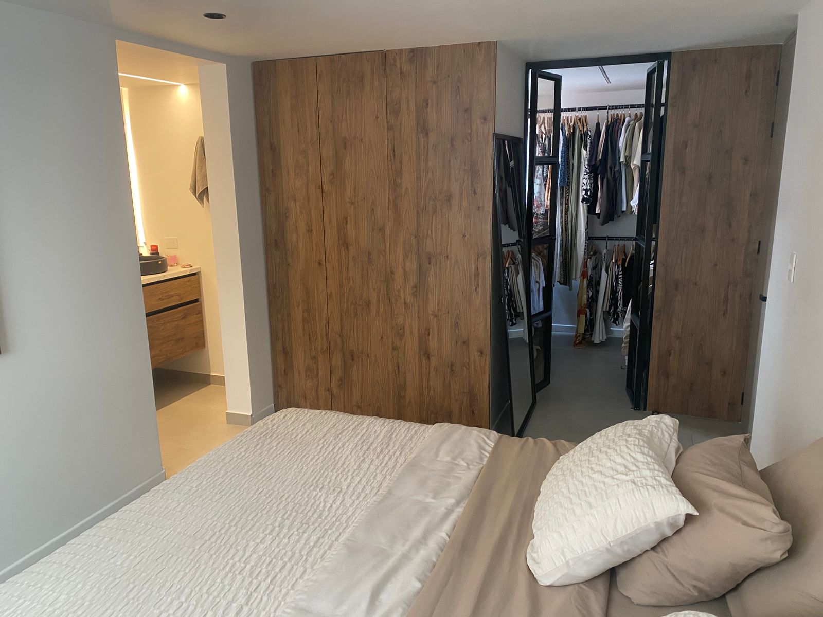 ARRIENDO APARTAMENTO AMOBLADO - CONQUISTADORES