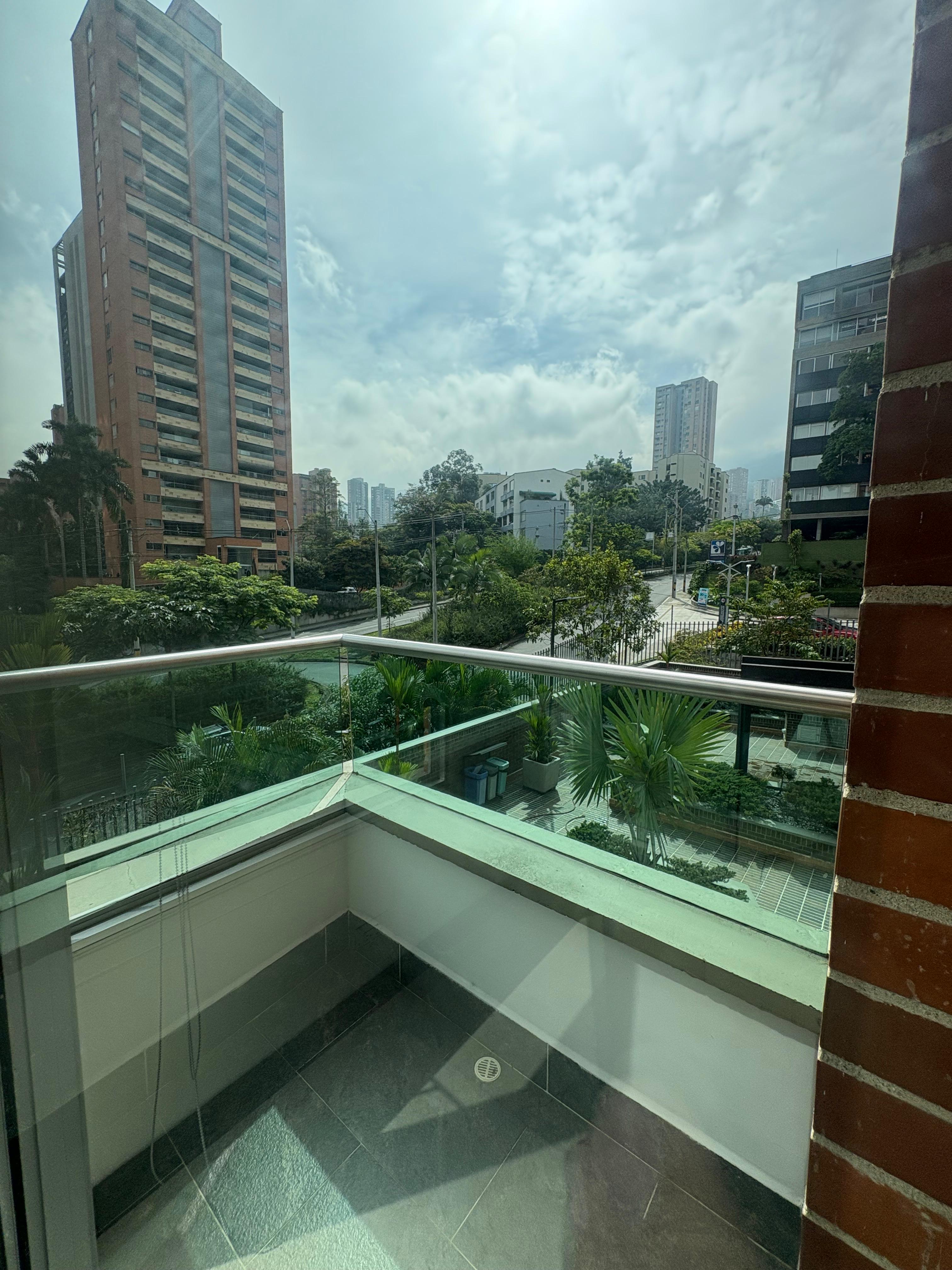 ARRIENDO APARTAMENTO AMOBLADO, POBLADO LOMA LOS PARRA