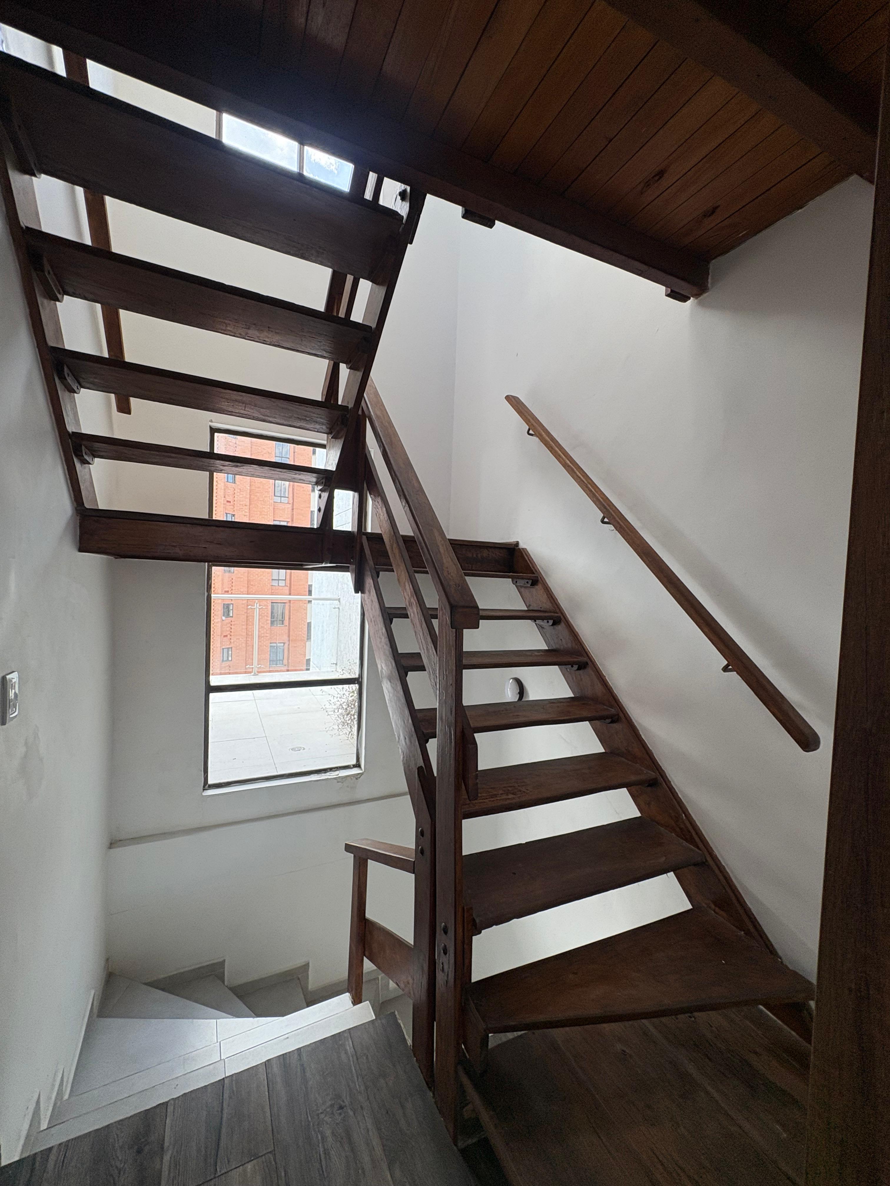ARRIENDO APARTAMENTO, LAURELES PRIMER PARQUE