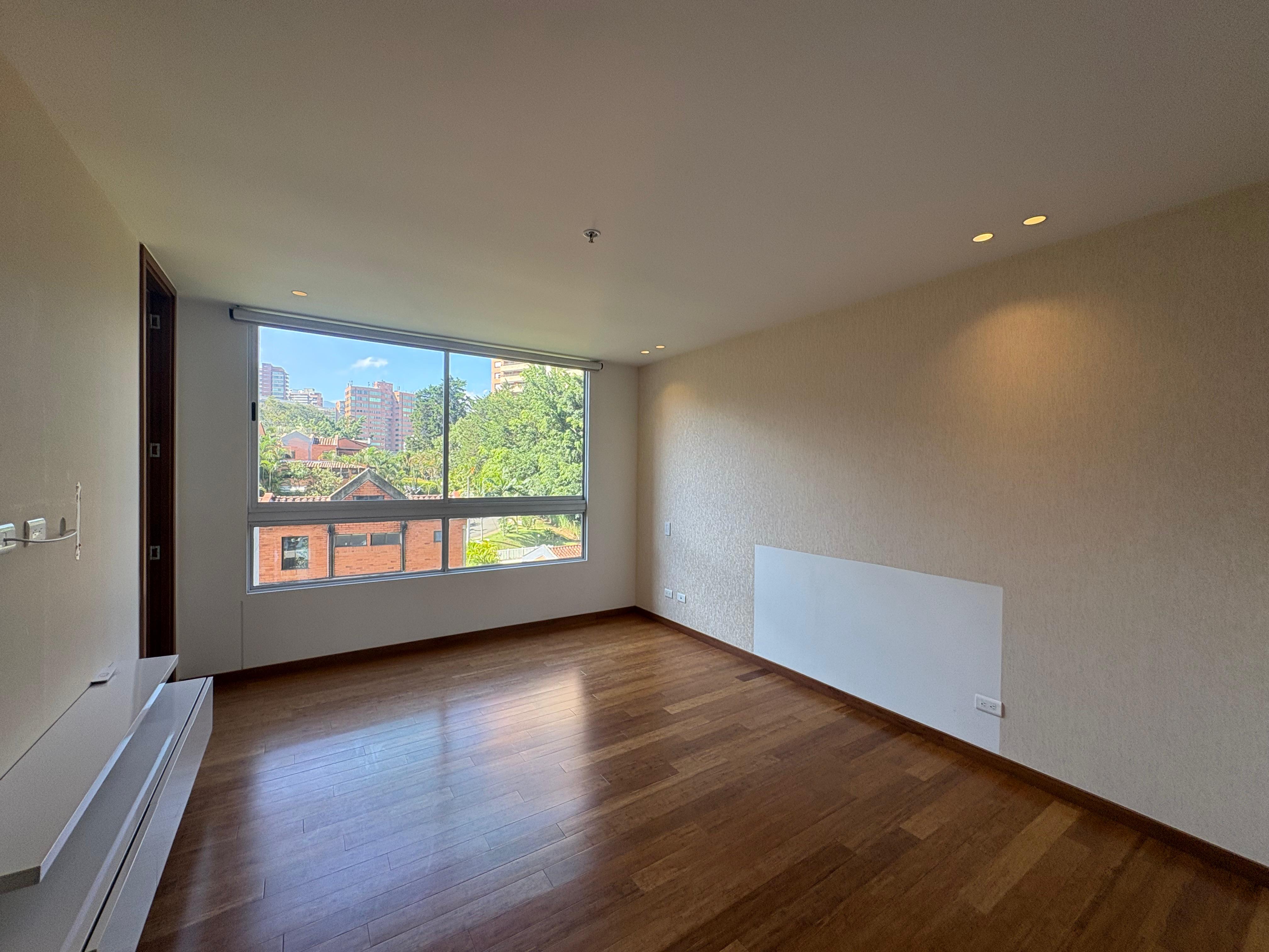 ARRIENDO APARTAMENTO, POBLADO TESORO