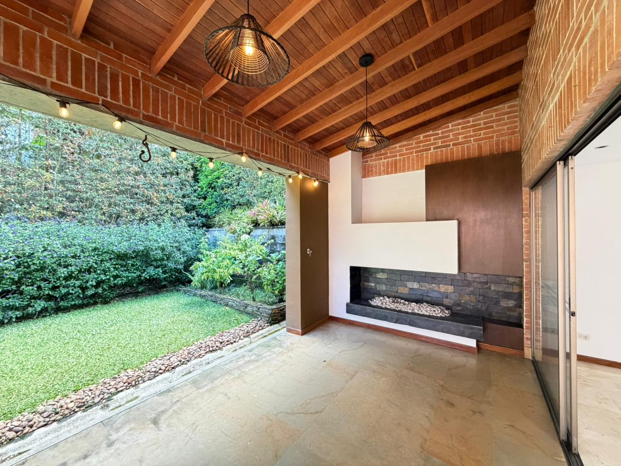 ARRIENDO CASA - ENVIGADO SECTOR INTERMEDIA