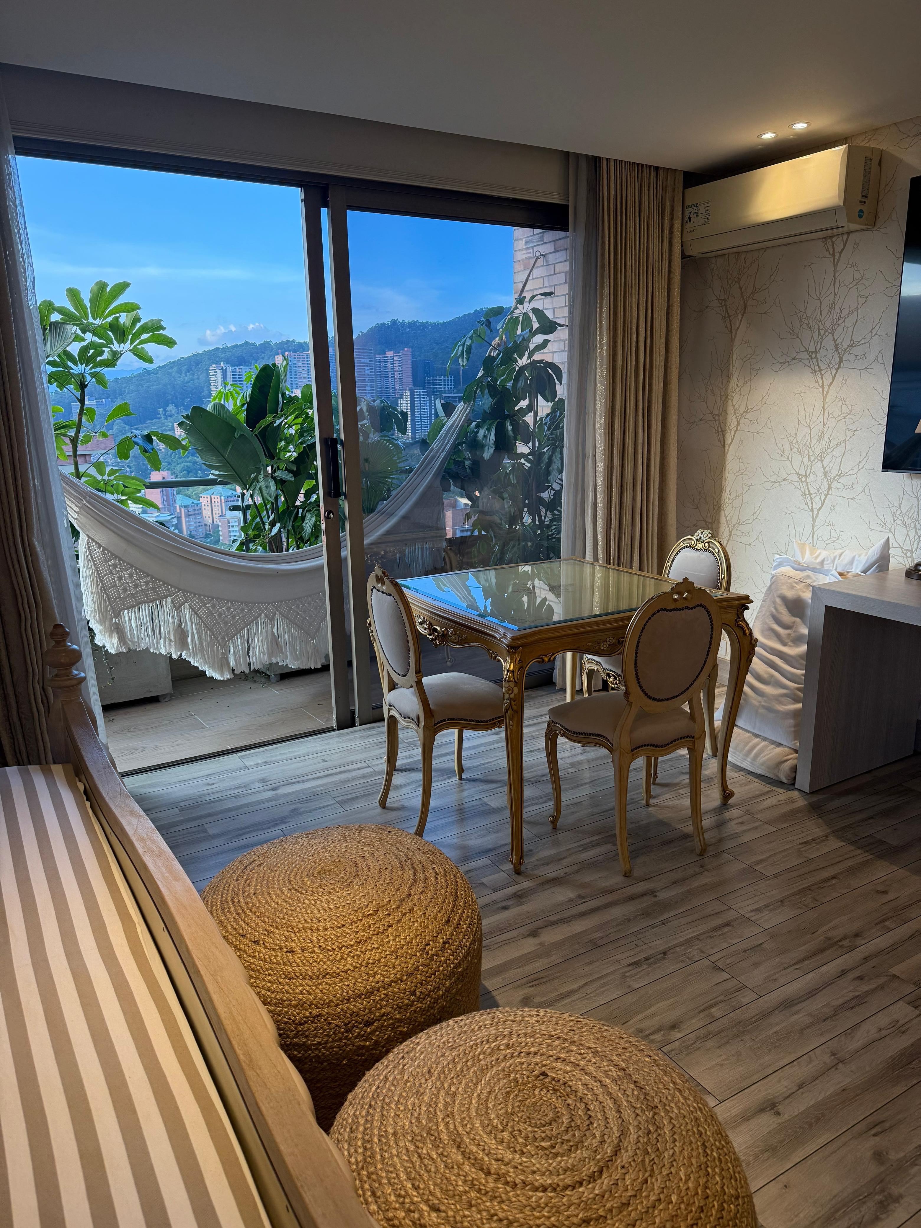 ARRIENDO PENTHOUSE AMOBLADO - POBLADO SECTOR EL TESORO