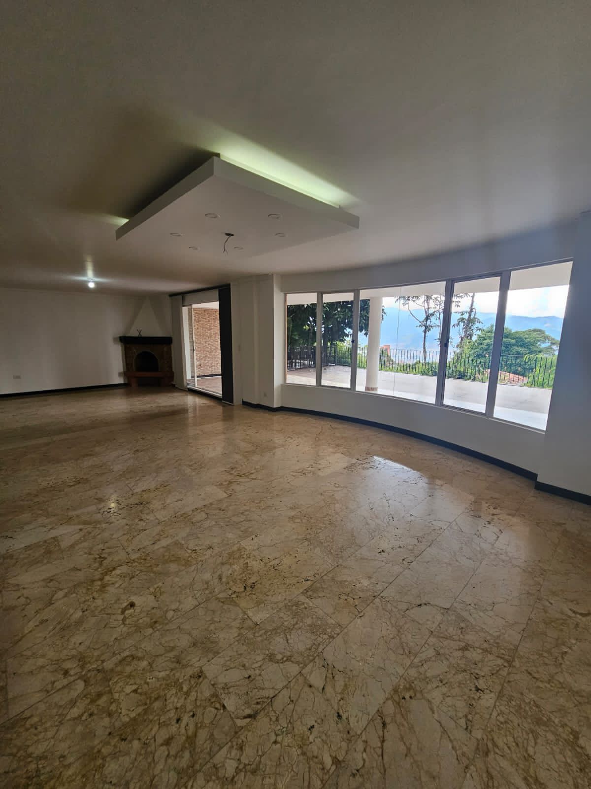 VENTA Y ARRIENDO CASA - POBLADO LA CALERA