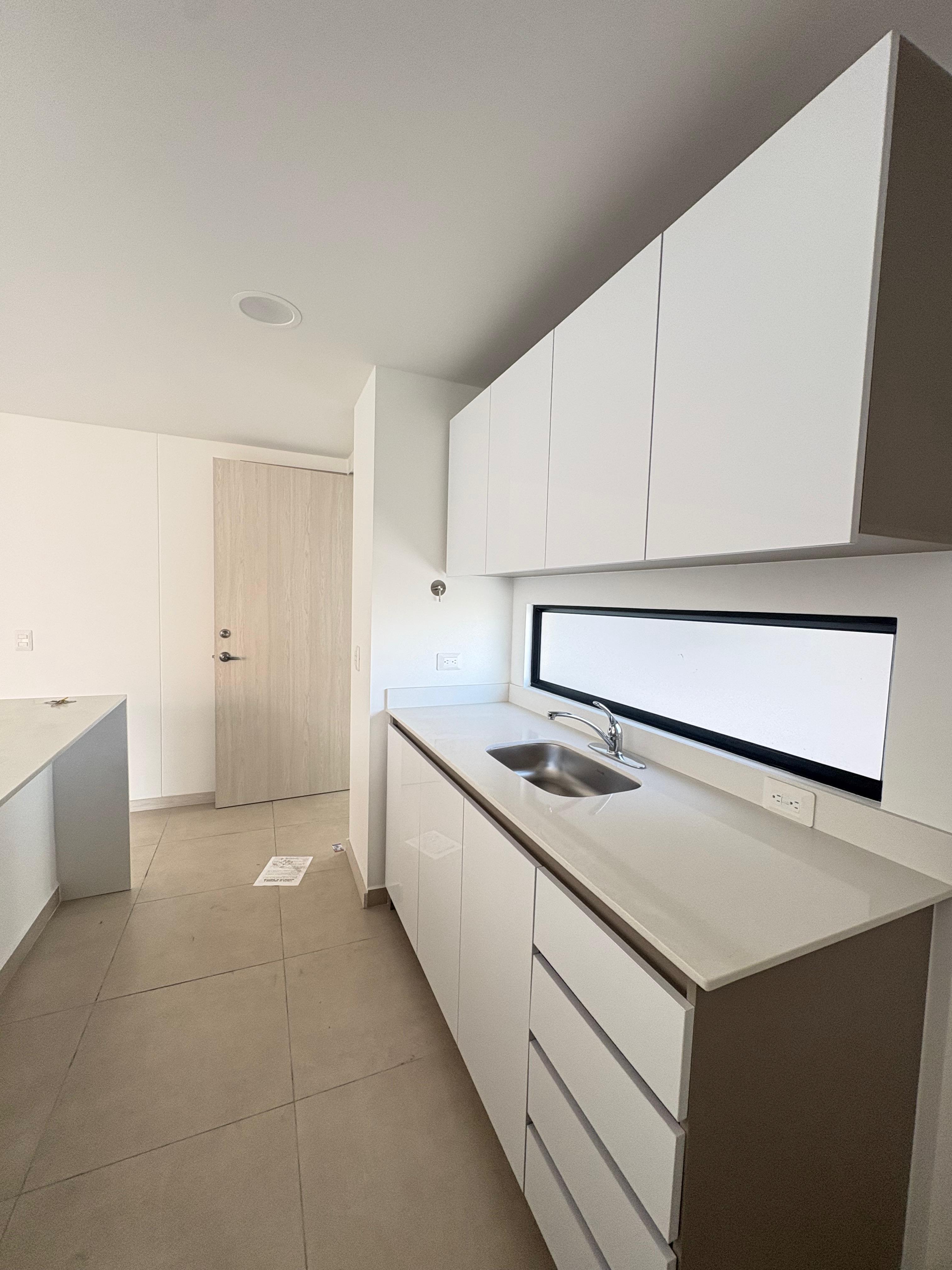 ARRIENDO APARTAMENTO, POBLADO CASTROPOL