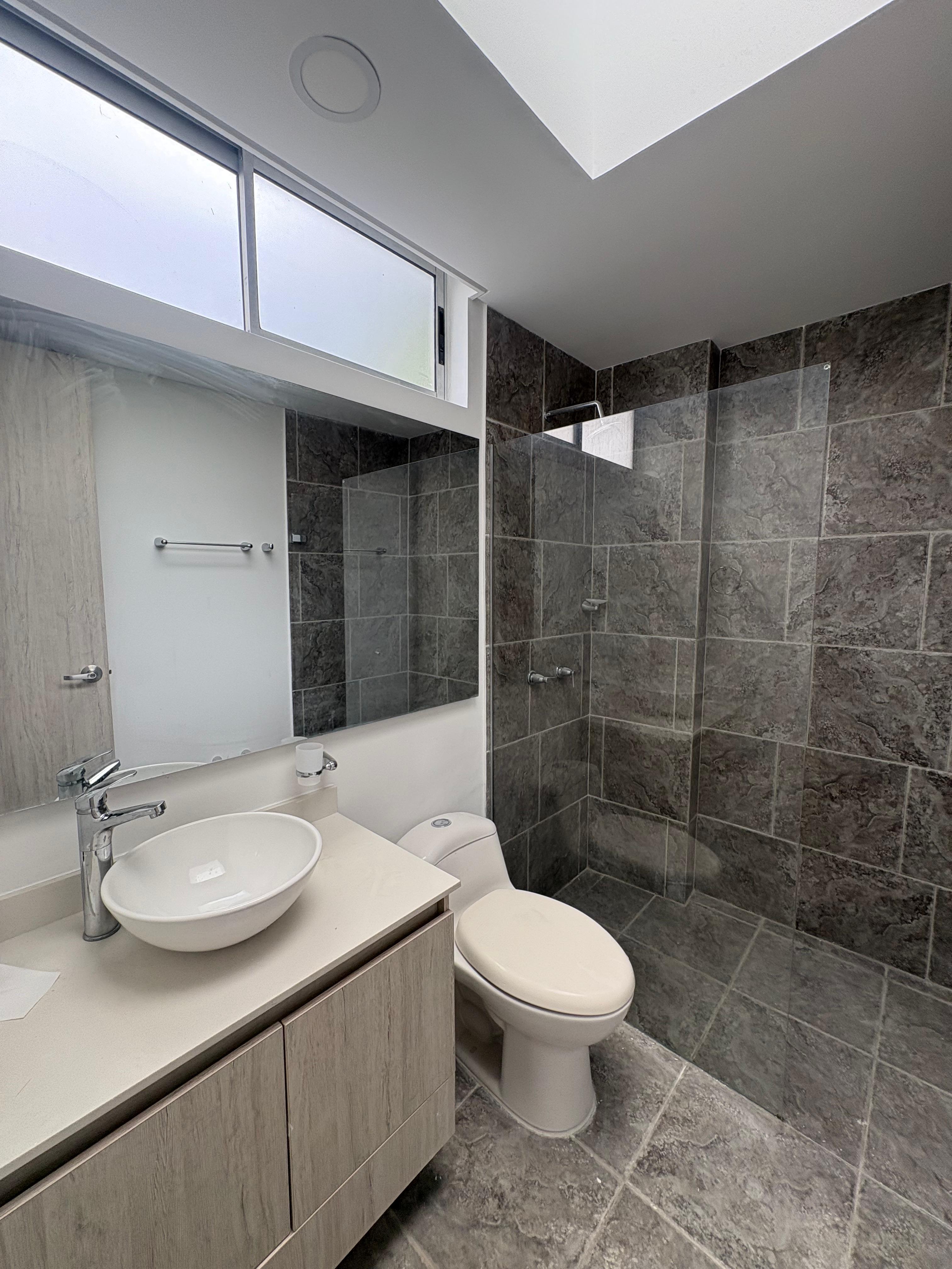 ARRIENDO CASA, ENVIGADO ESMERALDAL