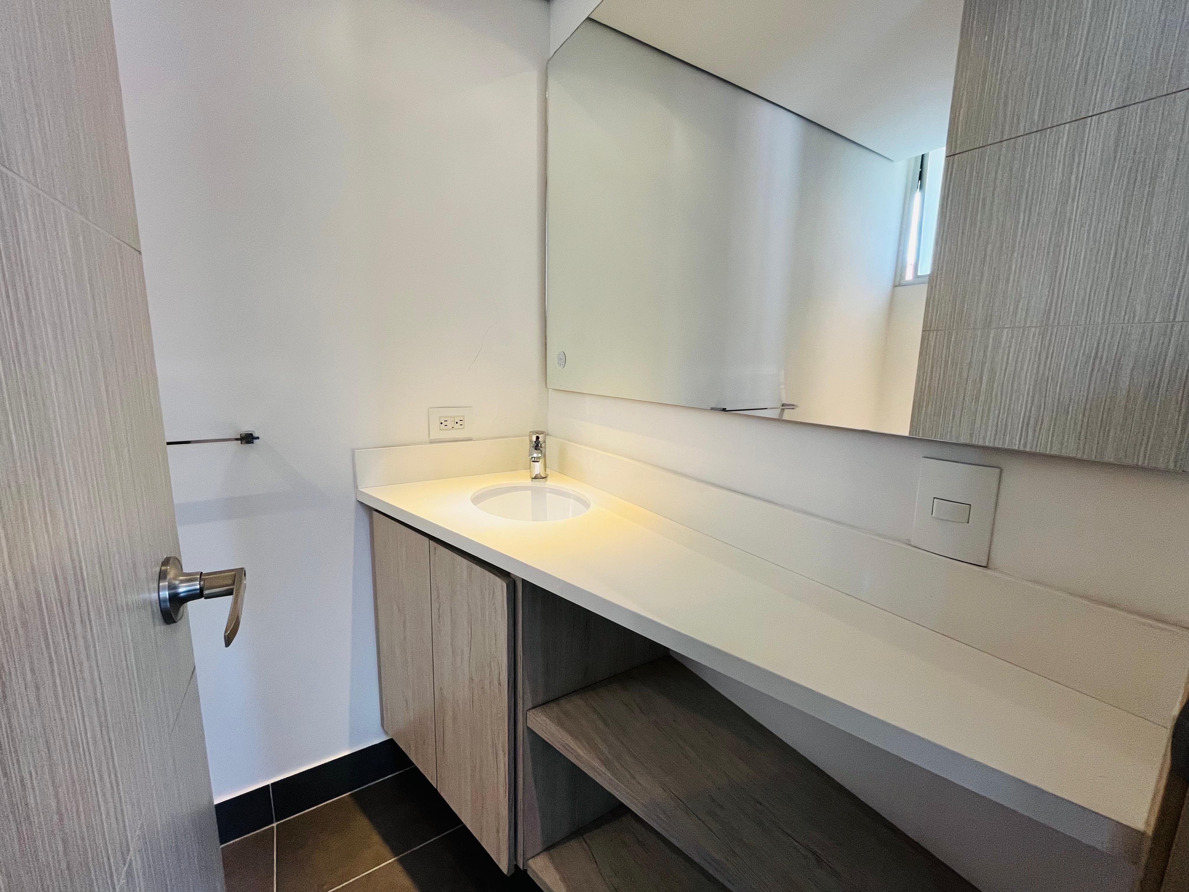 ARRIENDO APARTAMENTO - POBLADO TESORO