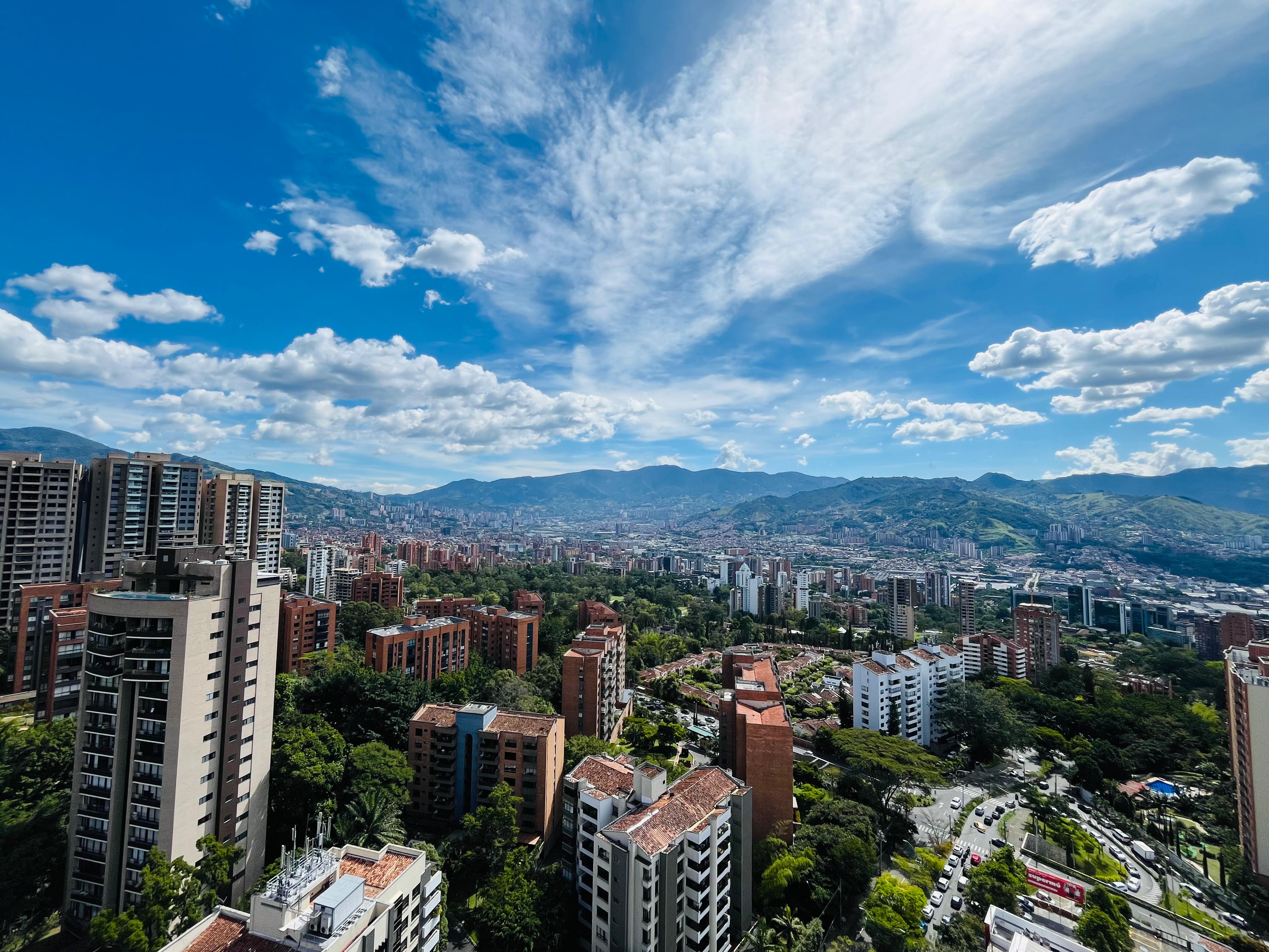 ARRIENDO APARTAMENTO - POBLADO LOS BALSOS