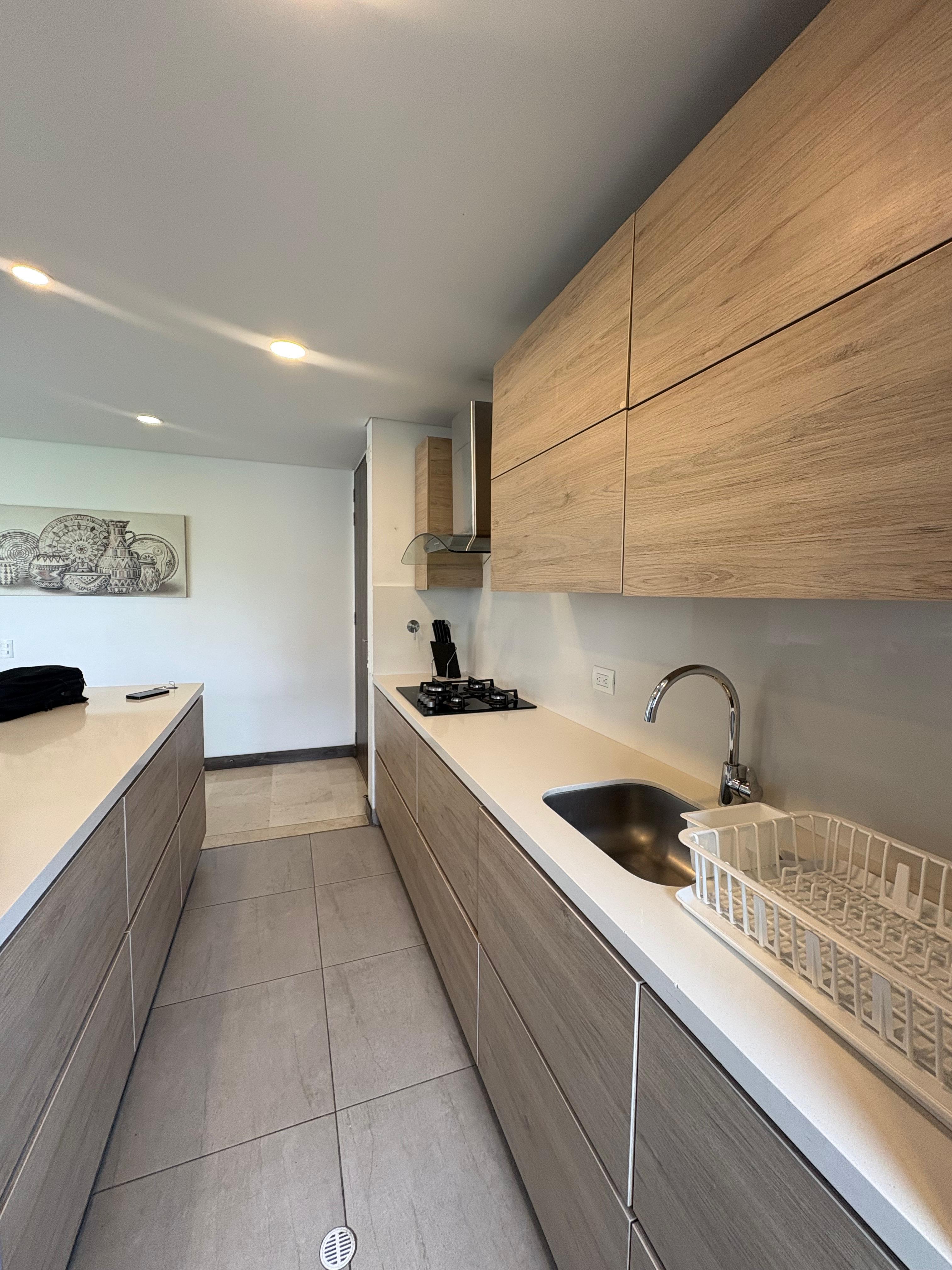 ARRIENDO APARTAMENTO AMOBLADO, POBLADO LOMA LOS PARRA