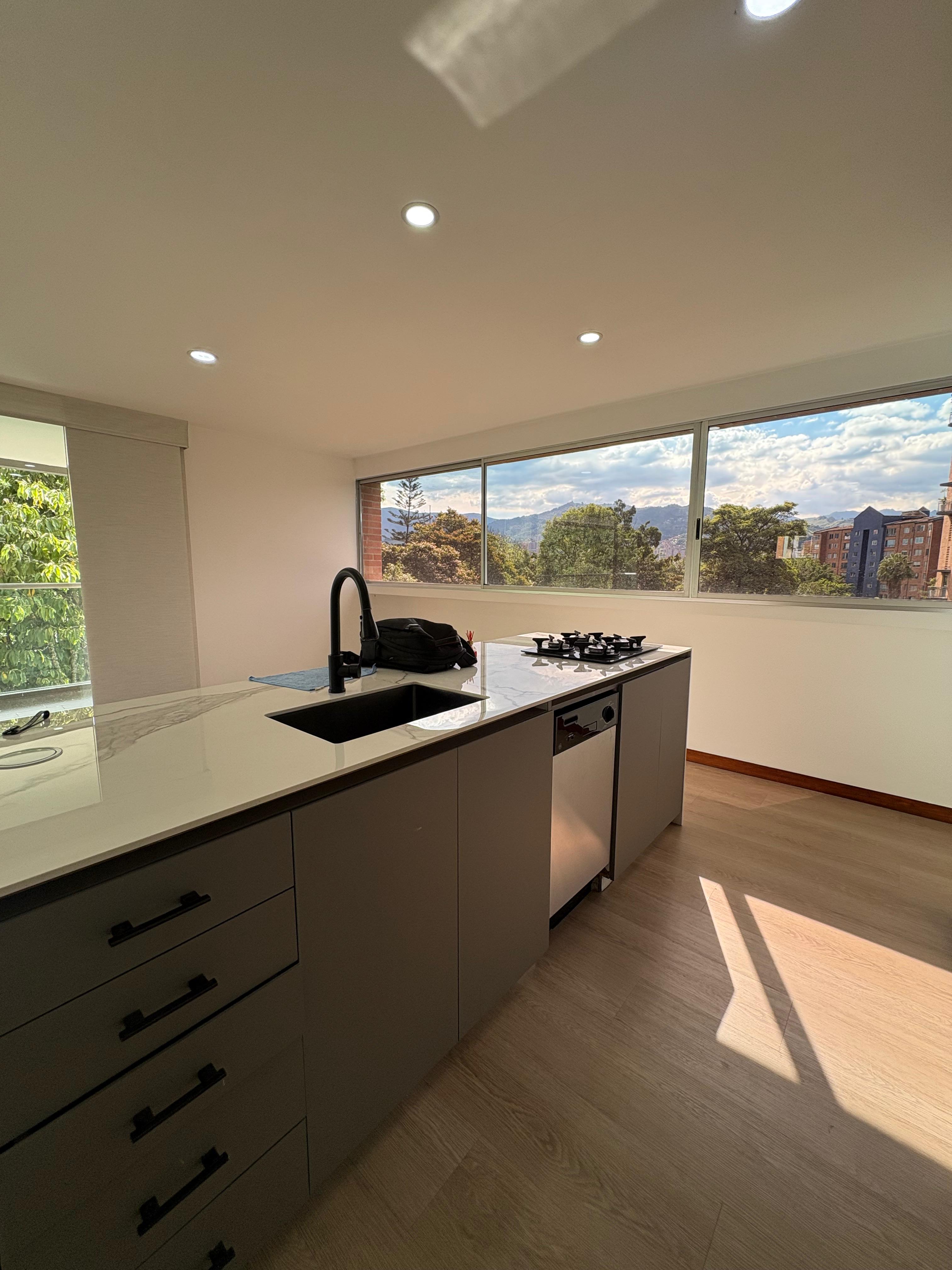 ARRIENDO APARTAMENTO, POBLADO SANTA MARIA DE LOS ANGELES
