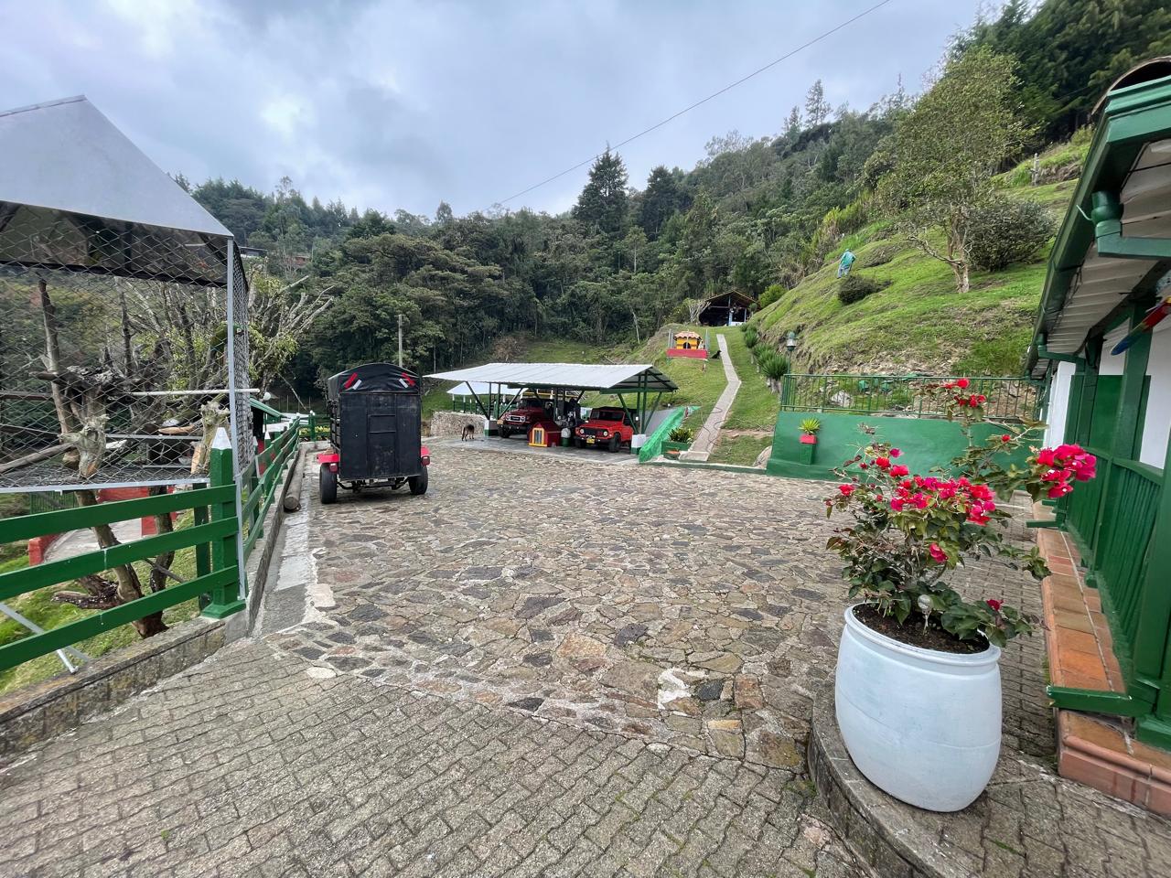 ARRIENDO CASA CAMPESTRE - SANTA ELENA