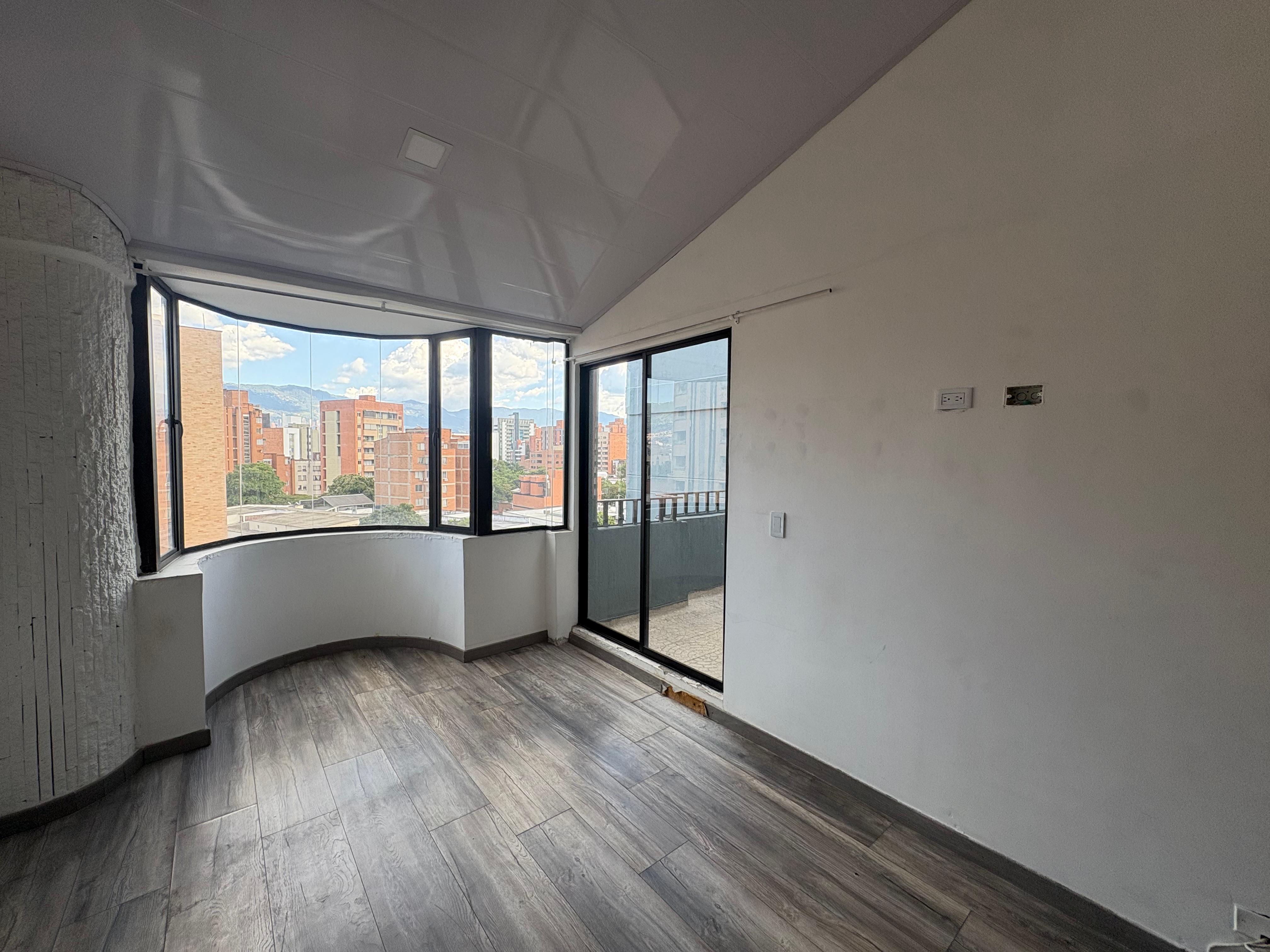 ARRIENDO APARTAMENTO, LAURELES PRIMER PARQUE