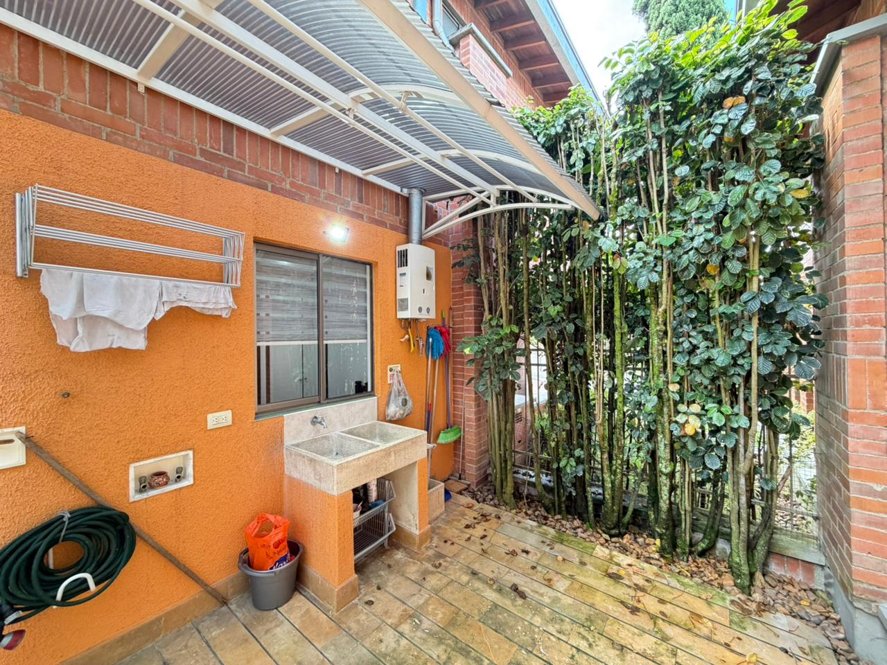 ARRIENDO CASA - ENVIGADO SECTOR INTERMEDIA