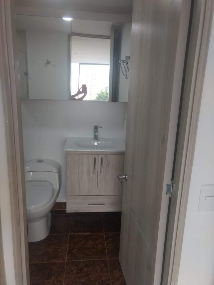 ARRIENDO APARTAMENTO  - LOMA DE LOS BERNAL