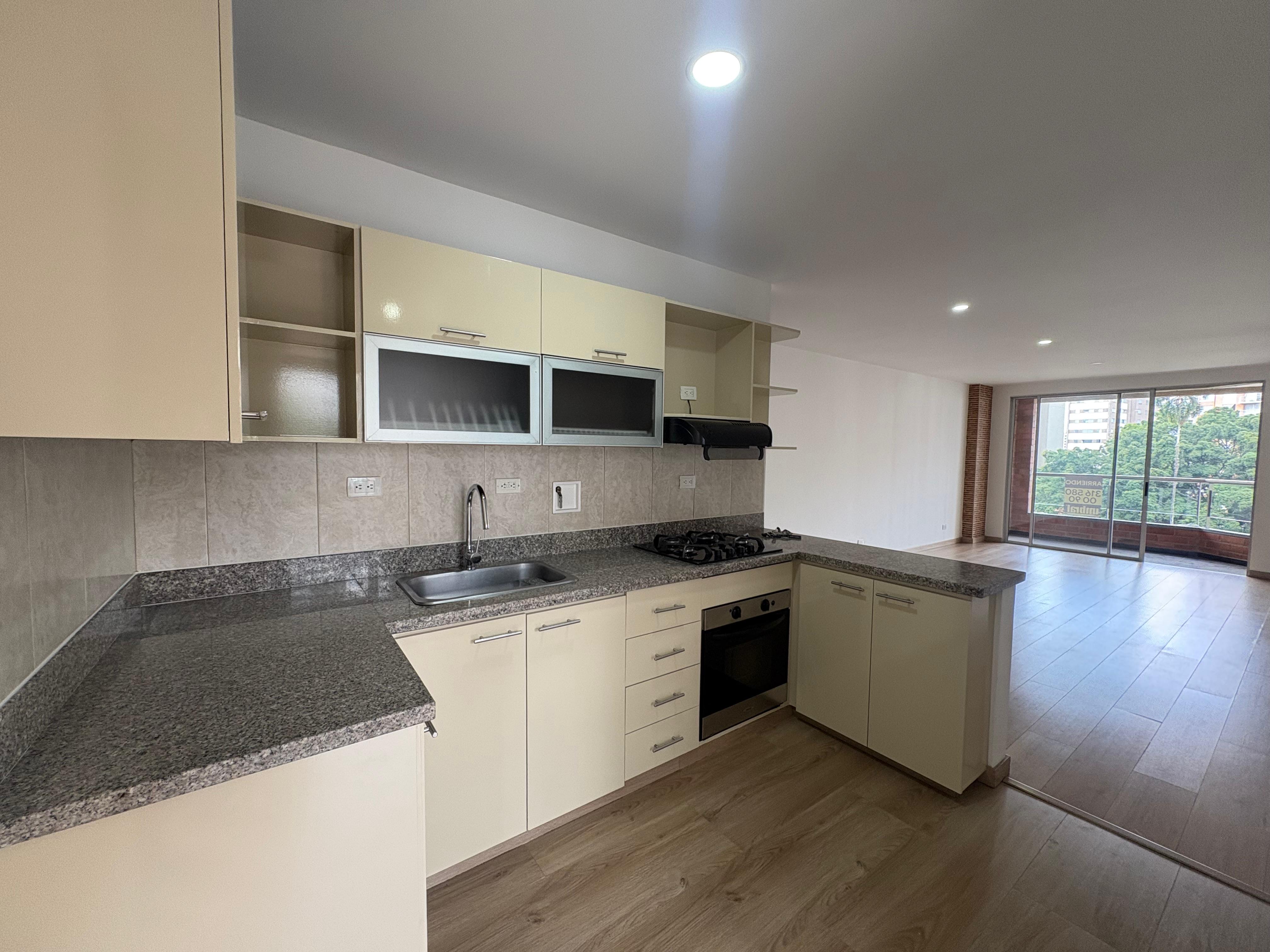 ARRIENDO APARTAMENTO  - POBLADO CASTROPOL