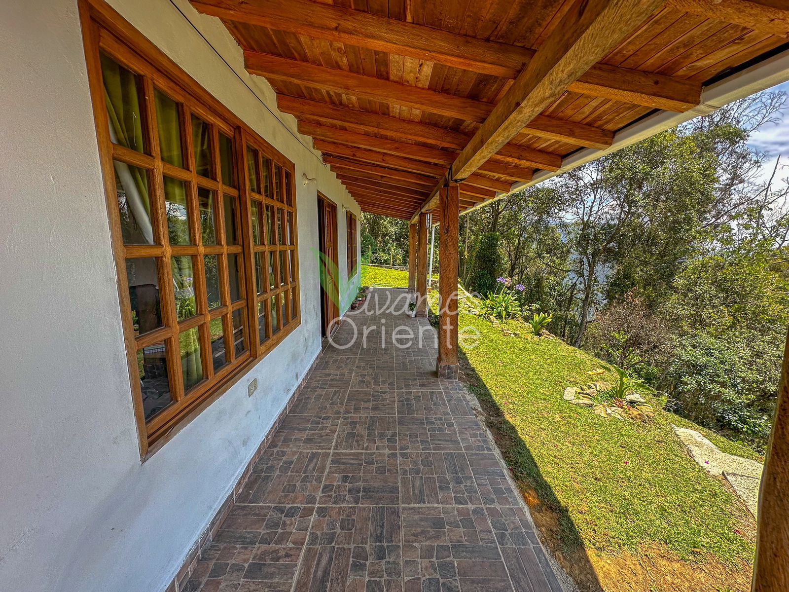 ARRIENDO CASA CAMPESTRE - SANTA ELENA
