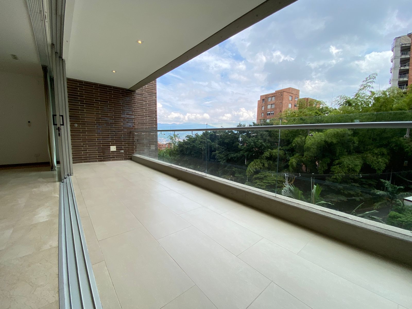 ARRIENDO APARTAMENTO - POBLADO SECTOR  EL TESORO