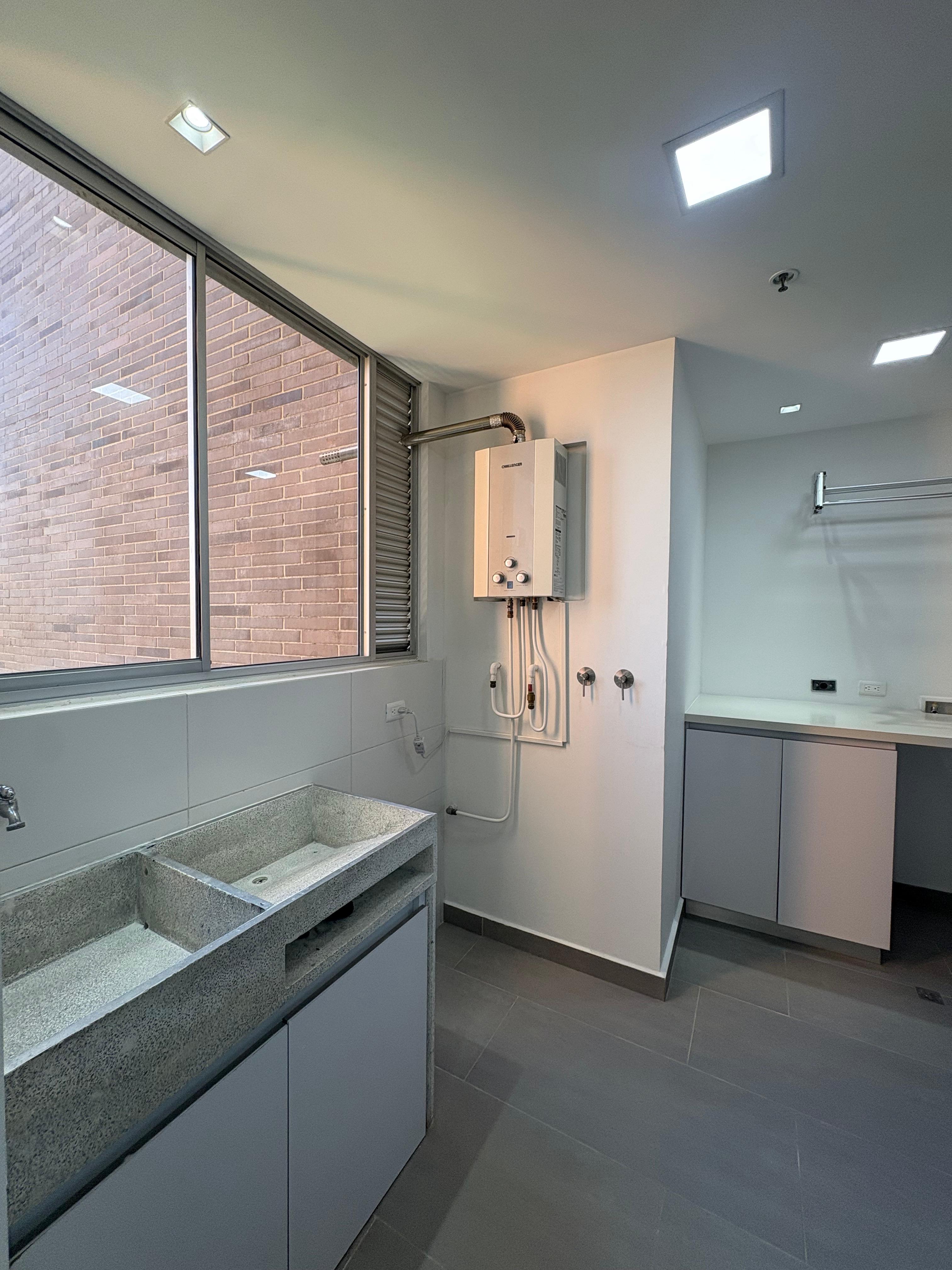 ARRIENDO APARTAMENTO, POBLADO TESORO