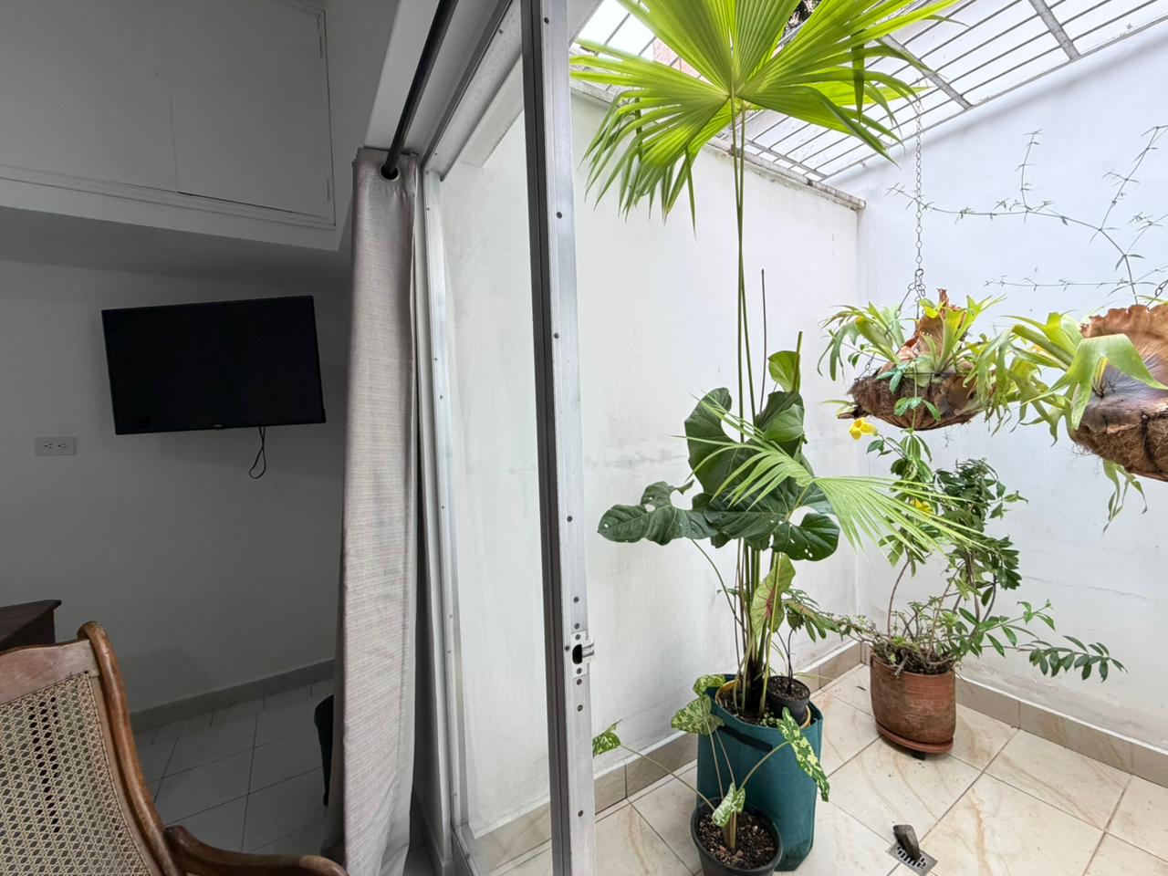 ARRIENDO CASA AMOBLADA O DESOCUPADA - LAURELES