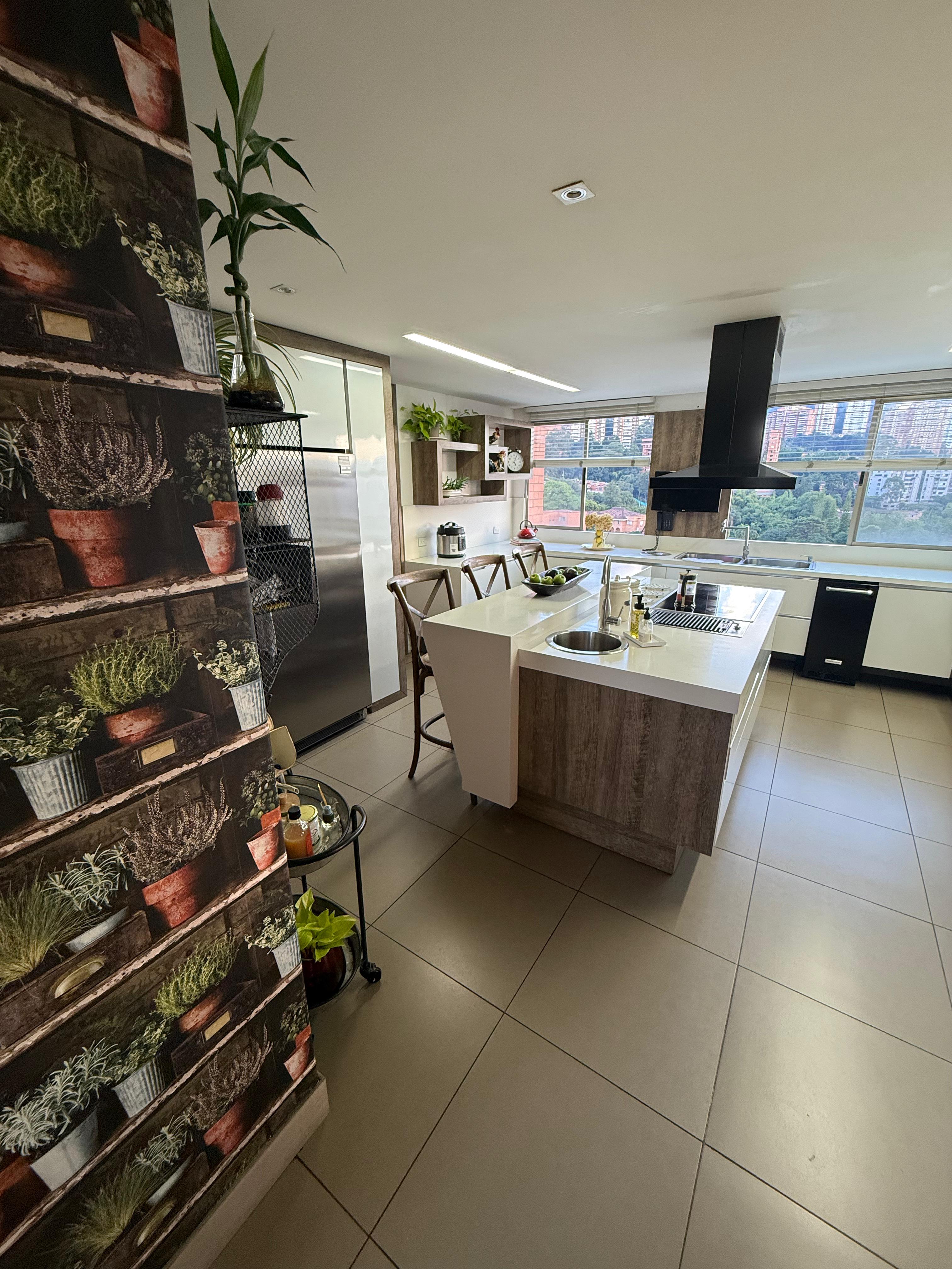 ARRIENDO PENTHOUSE AMOBLADO - POBLADO SECTOR EL TESORO