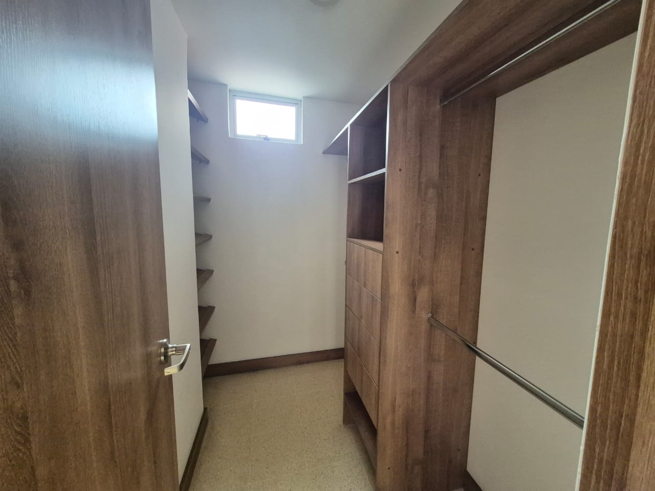 ARRIENDO APARTAMENTO, POBLADO FRONTERA