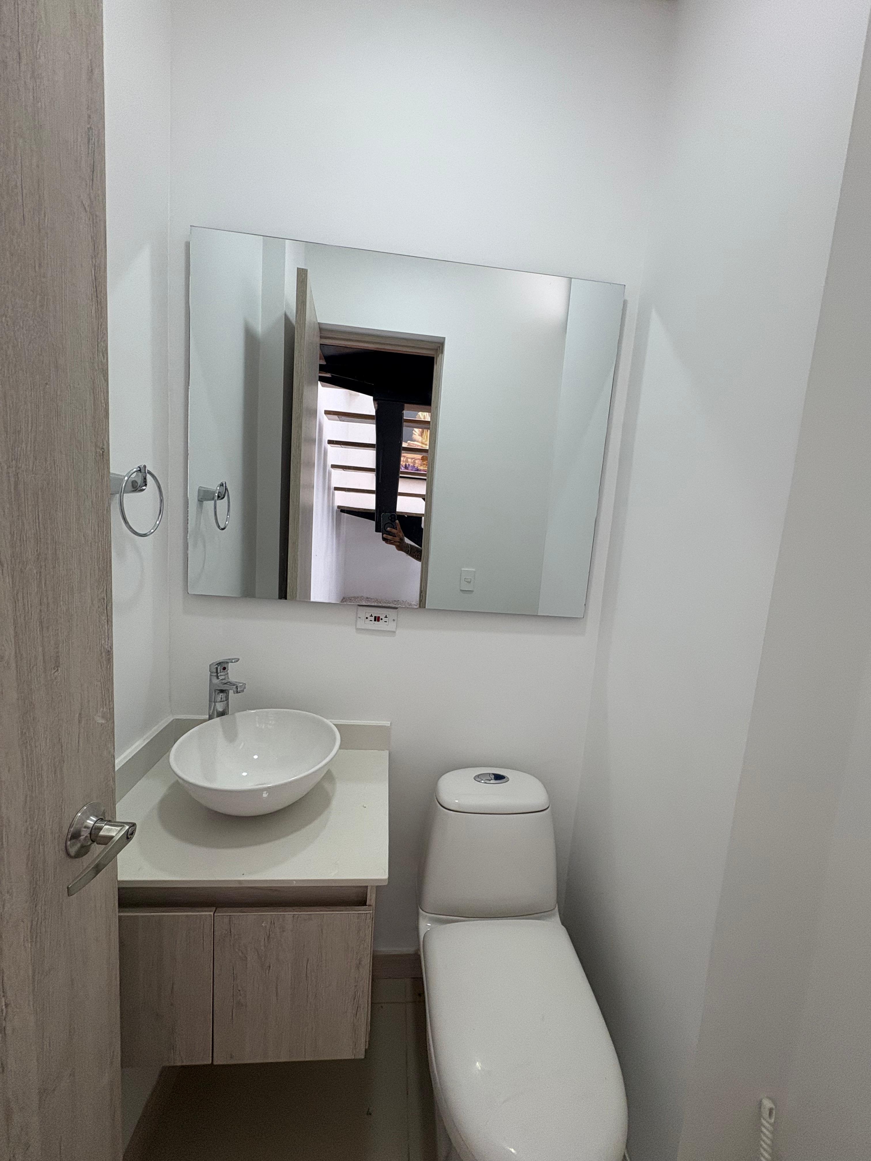 ARRIENDO CASA, ENVIGADO ESMERALDAL