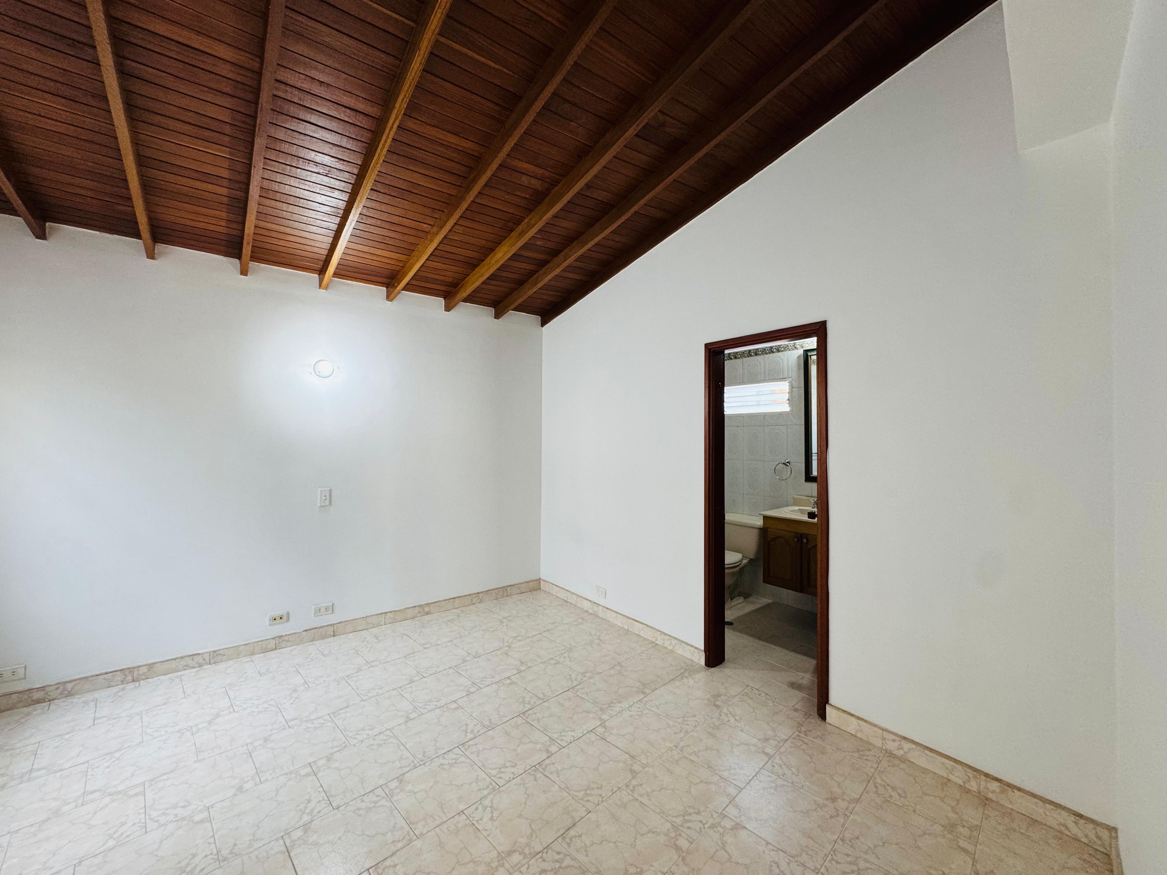 ARRIENDO CASA PARA VIVIENDA O COMERCIAL - FLORIA NUEVA