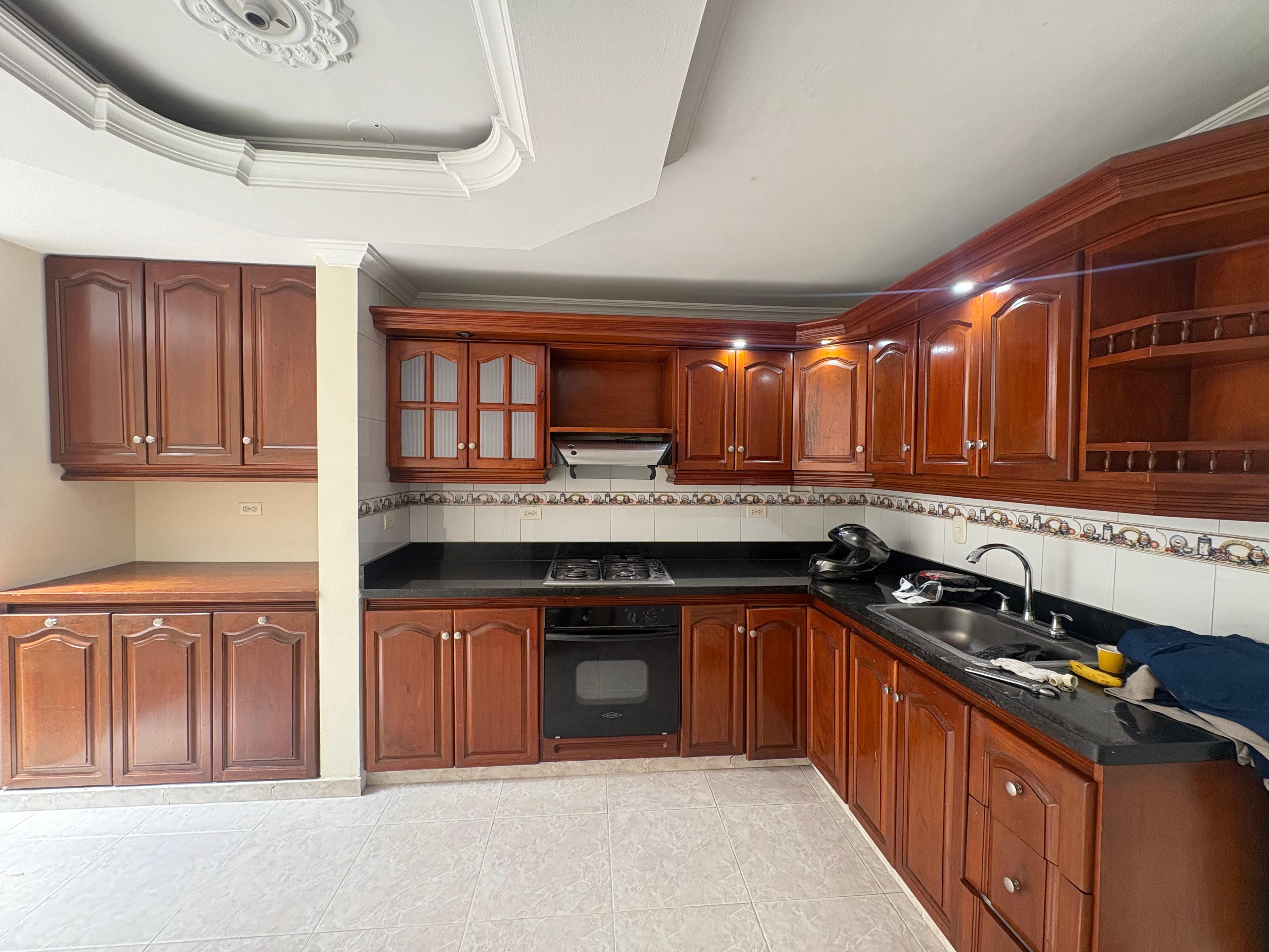 ARRIENDO CASA CASTELLANA