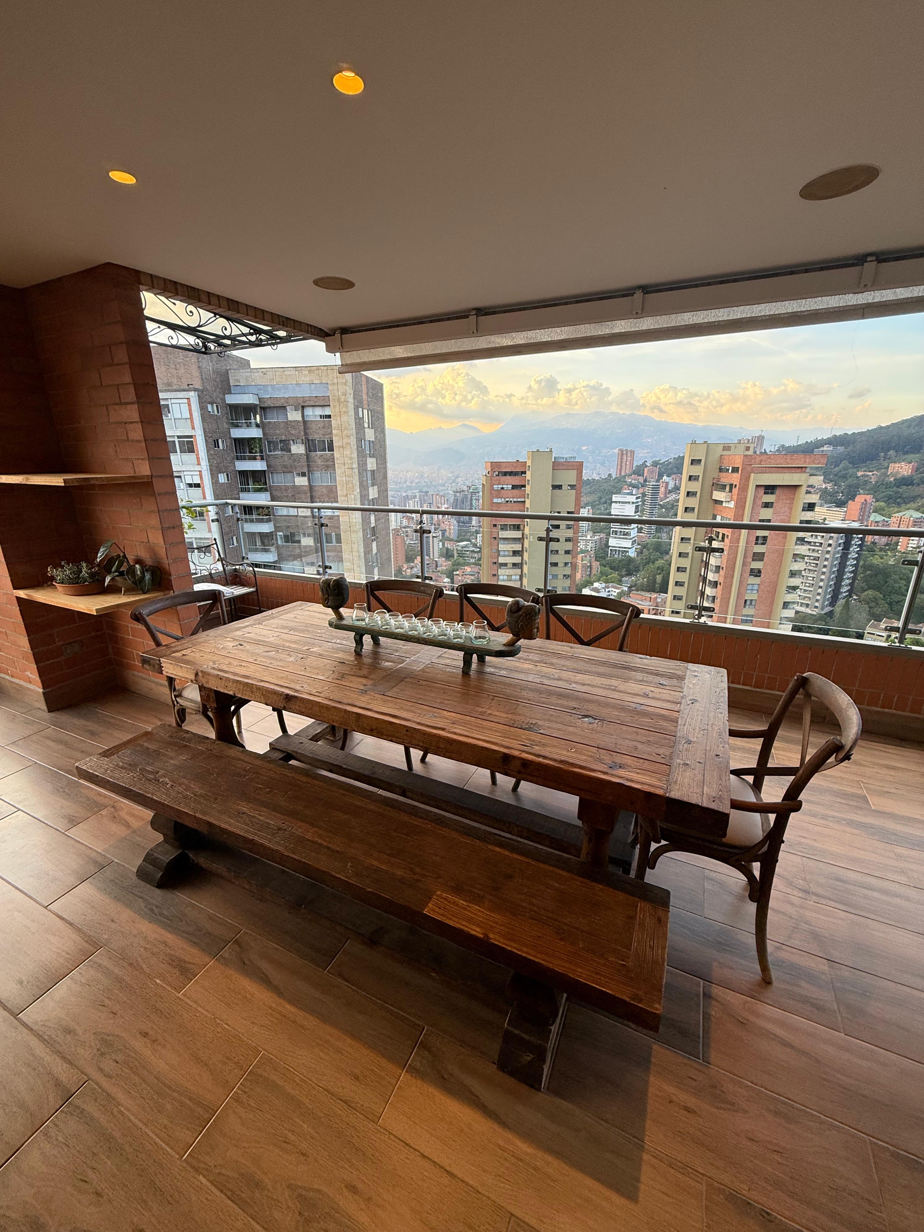 ARRIENDO PENTHOUSE AMOBLADO - POBLADO SECTOR EL TESORO