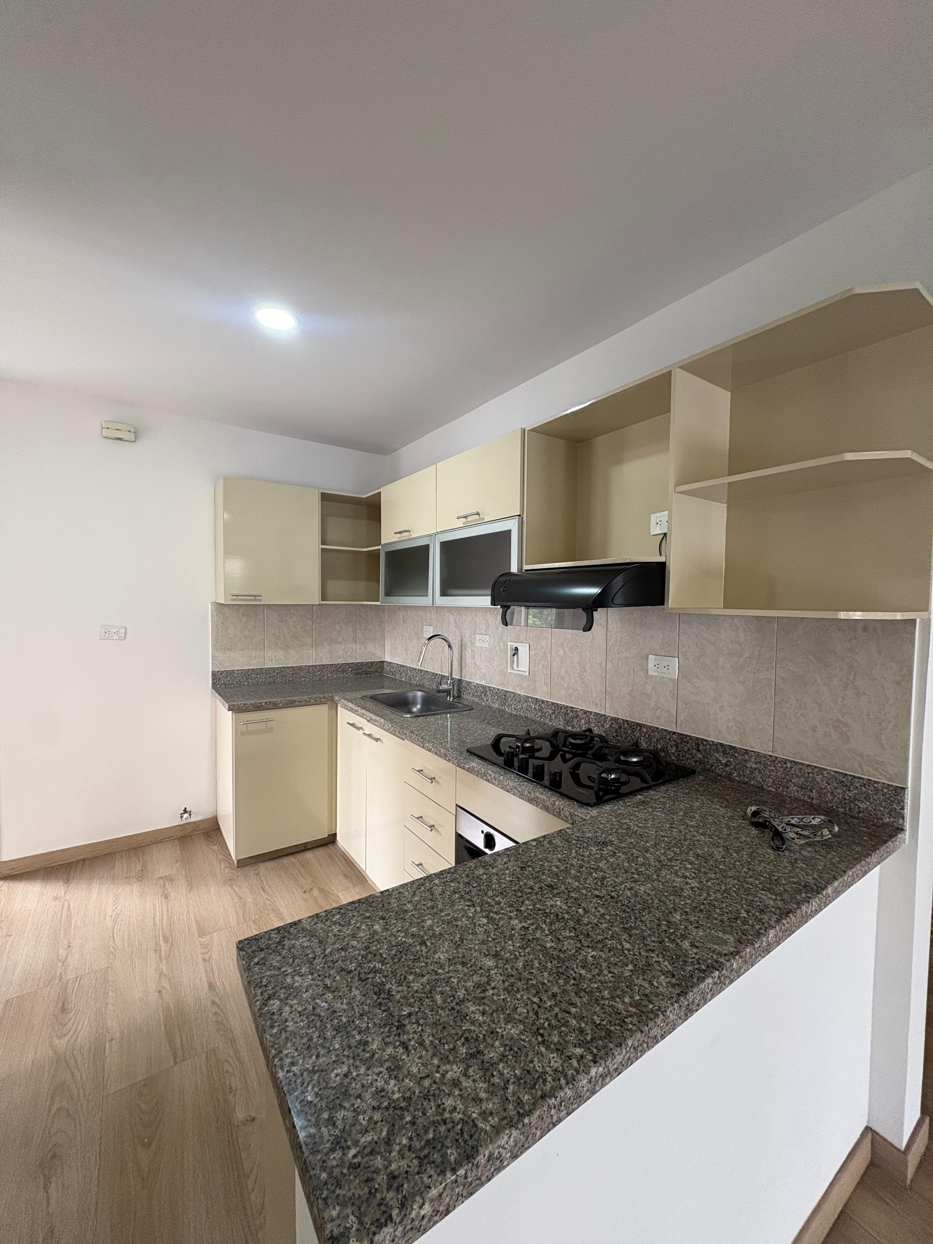 ARRIENDO APARTAMENTO  - POBLADO CASTROPOL
