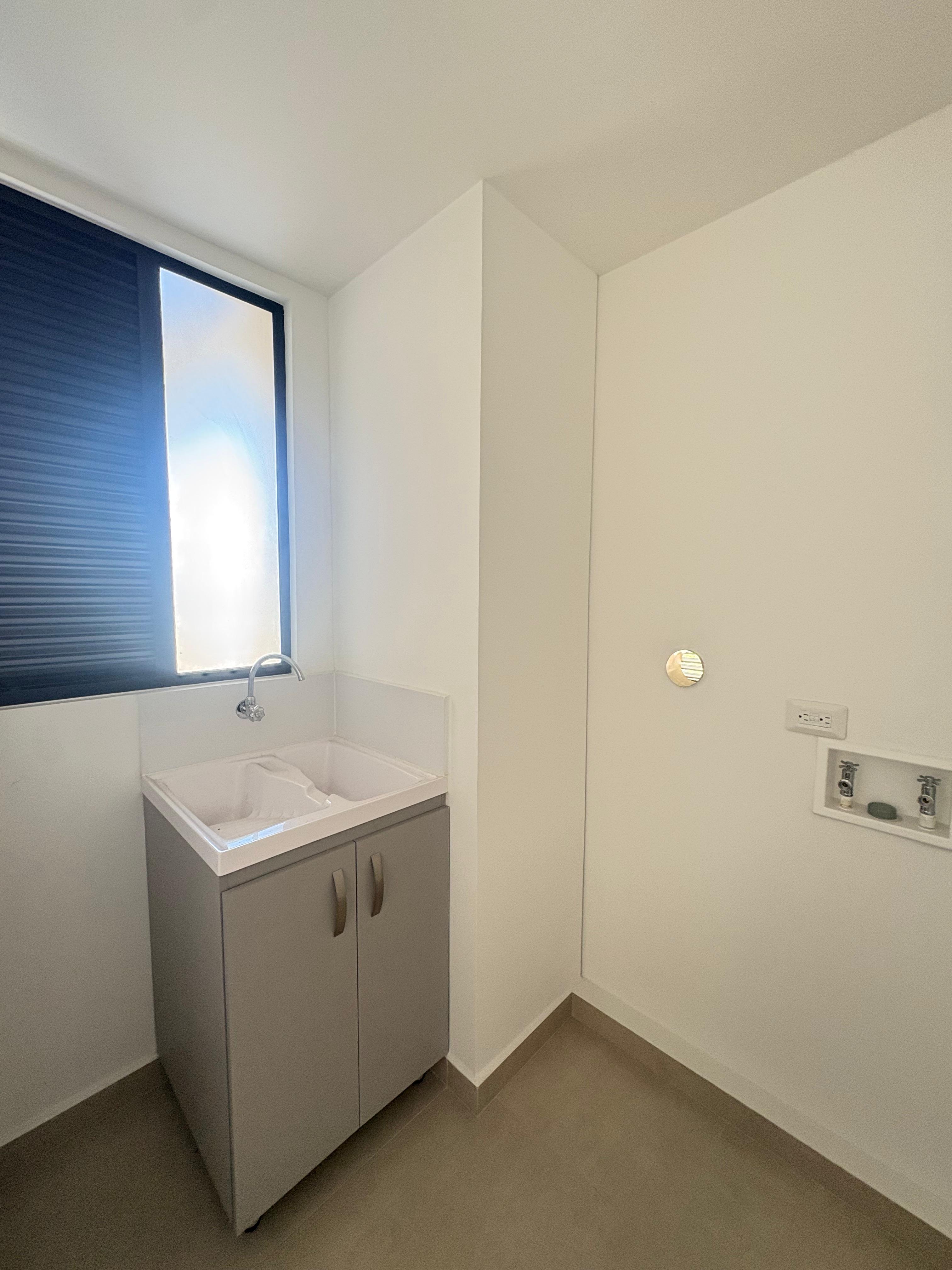 ARRIENDO APARTAMENTO, POBLADO CASTROPOL