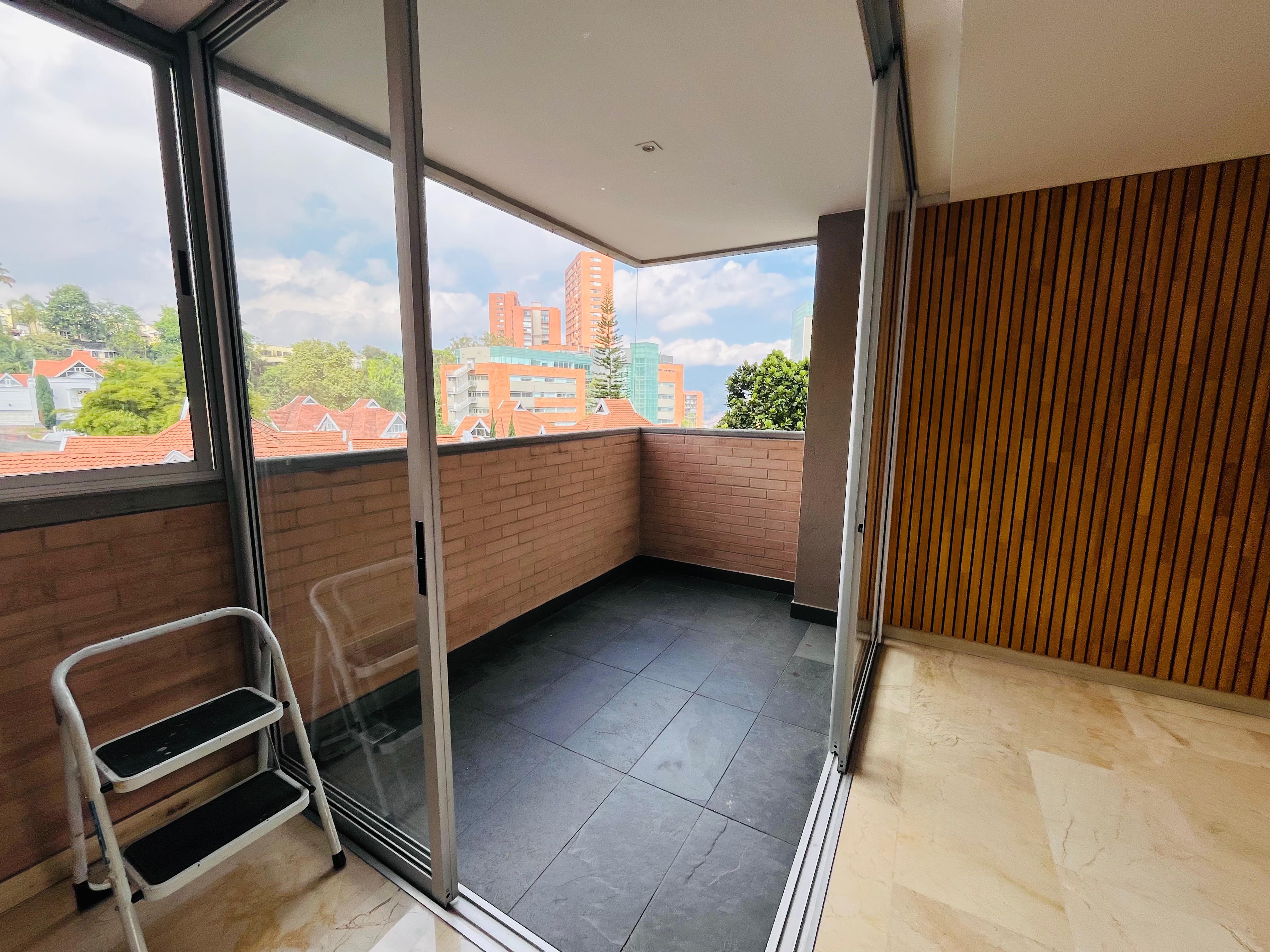 ARRIENDO APARTAMENTO - POBLADO TESORO